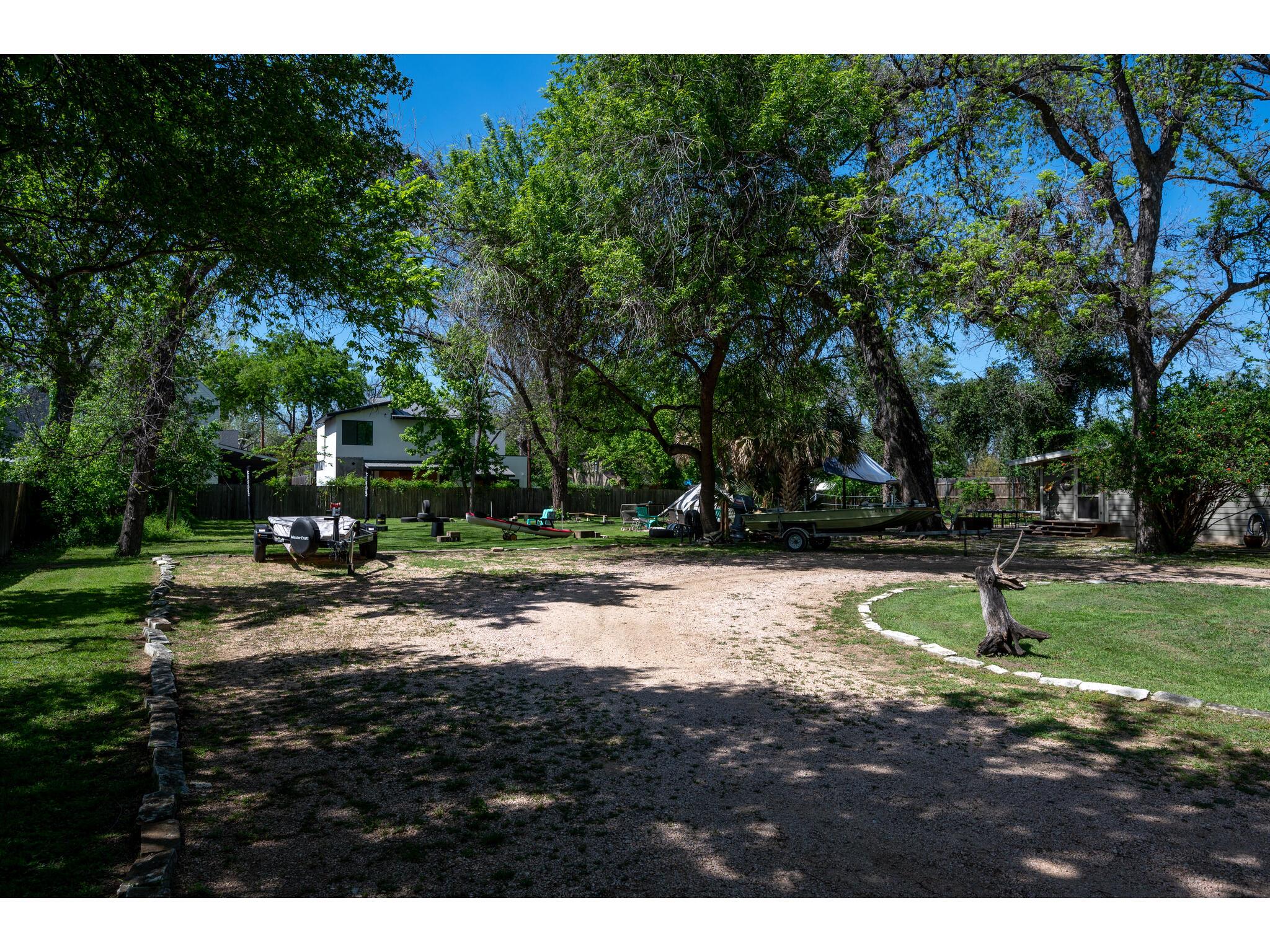 708 & 712 Nowotny Ln, Austin, TX 78702