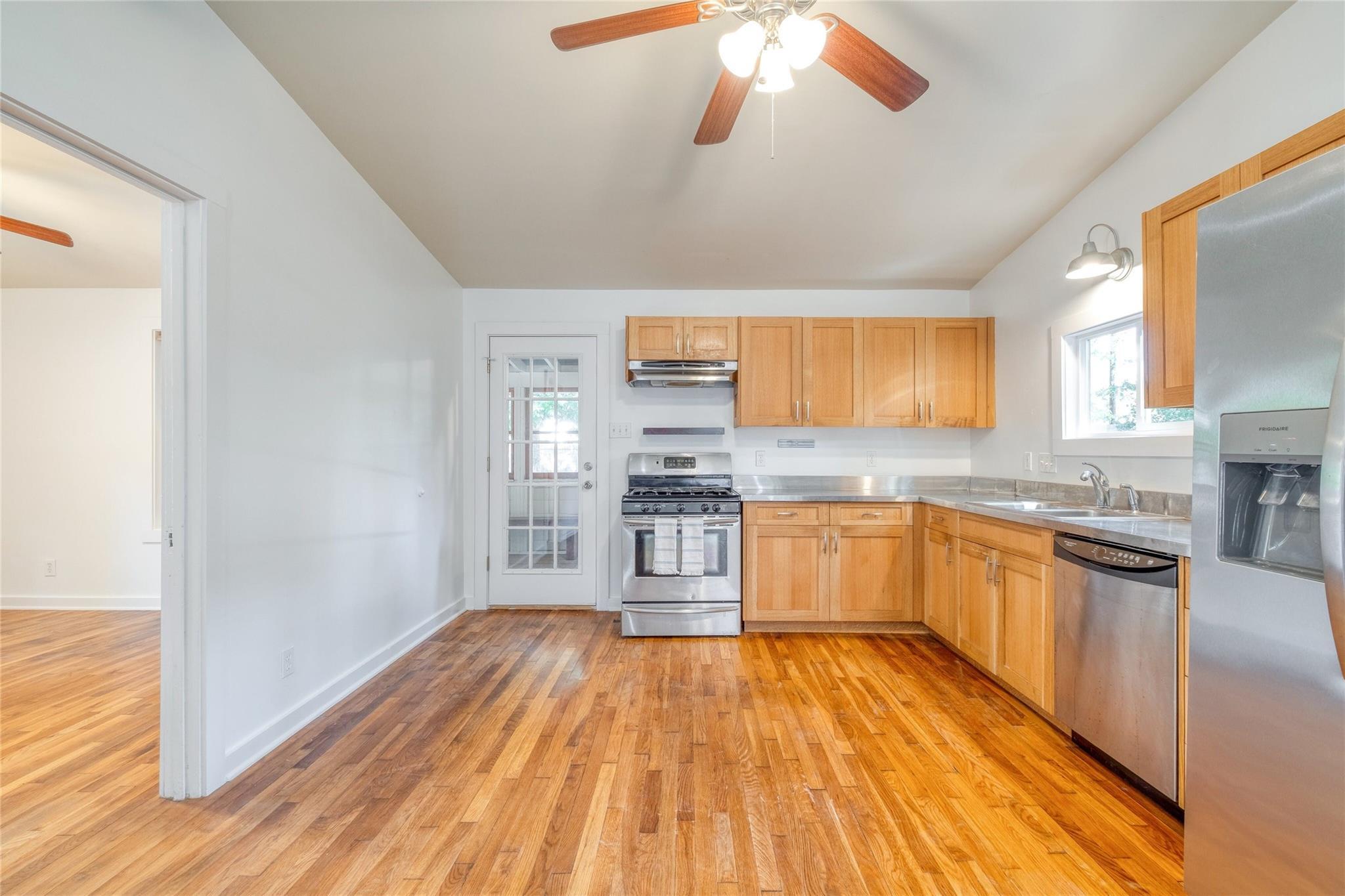708 & 712 Nowotny Ln, Austin, TX 78702