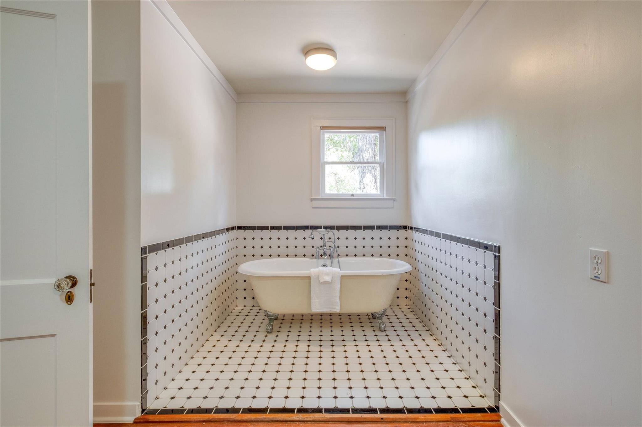 708 & 712 Nowotny Ln, Austin, TX 78702