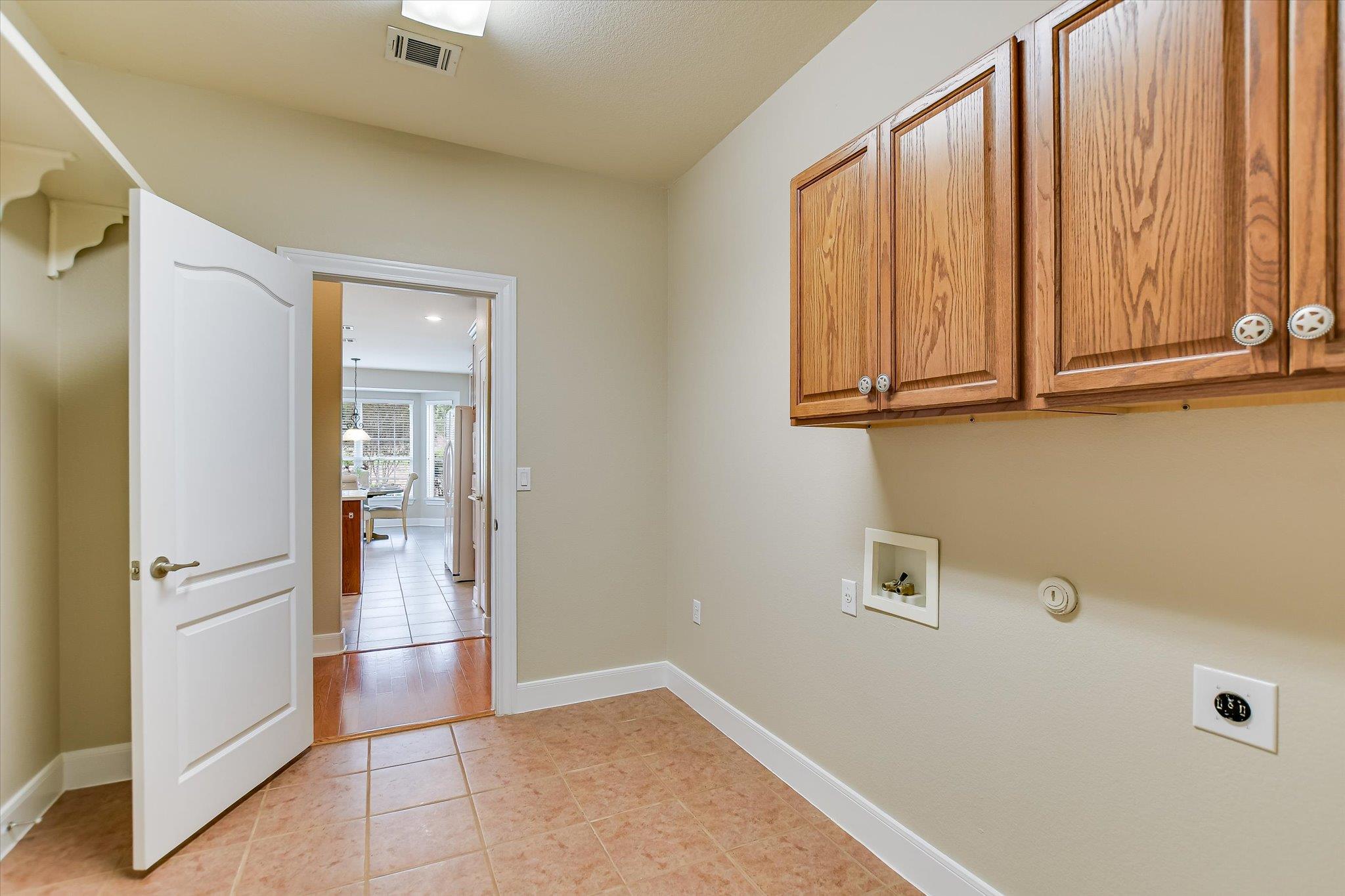 614 Armstrong Dr, Georgetown, TX 78633