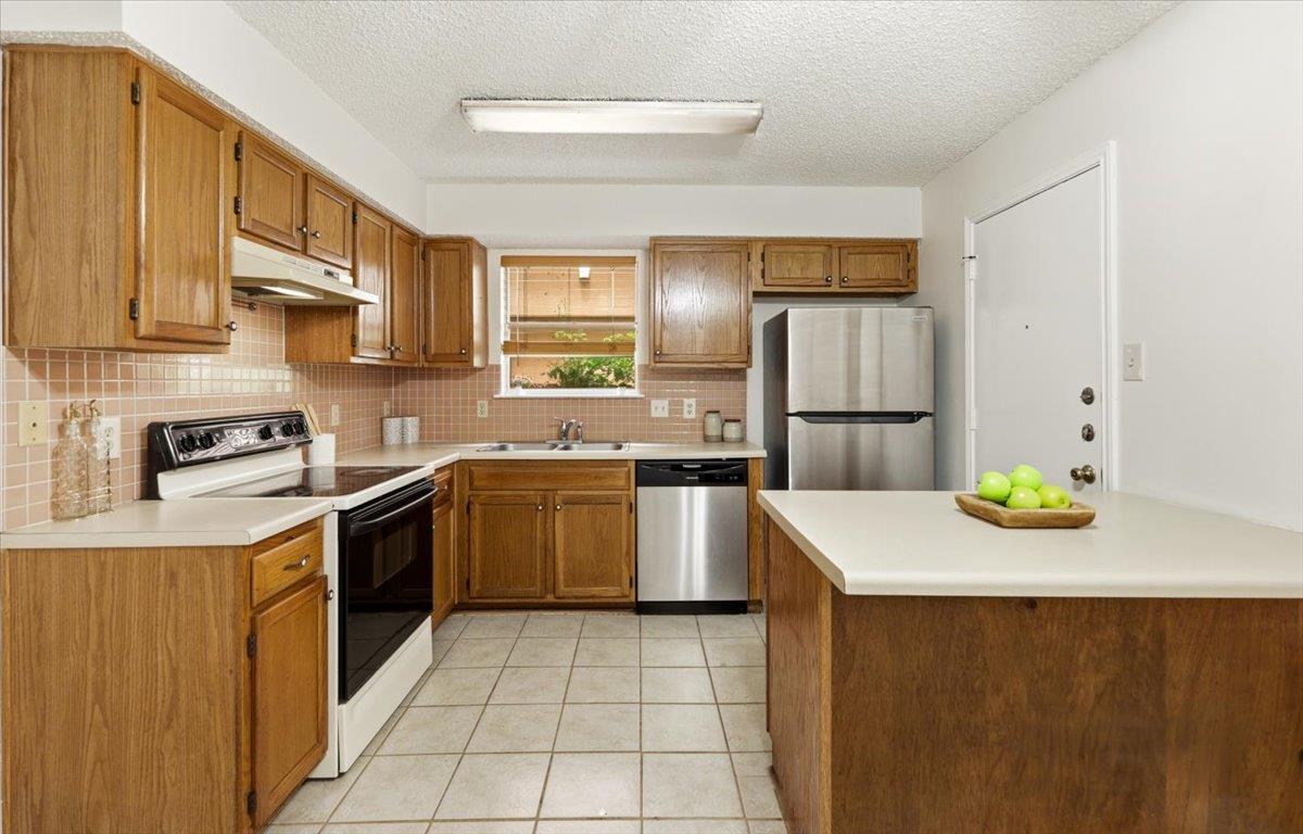 1421 Garden Path Dr, Round Rock, TX 78664