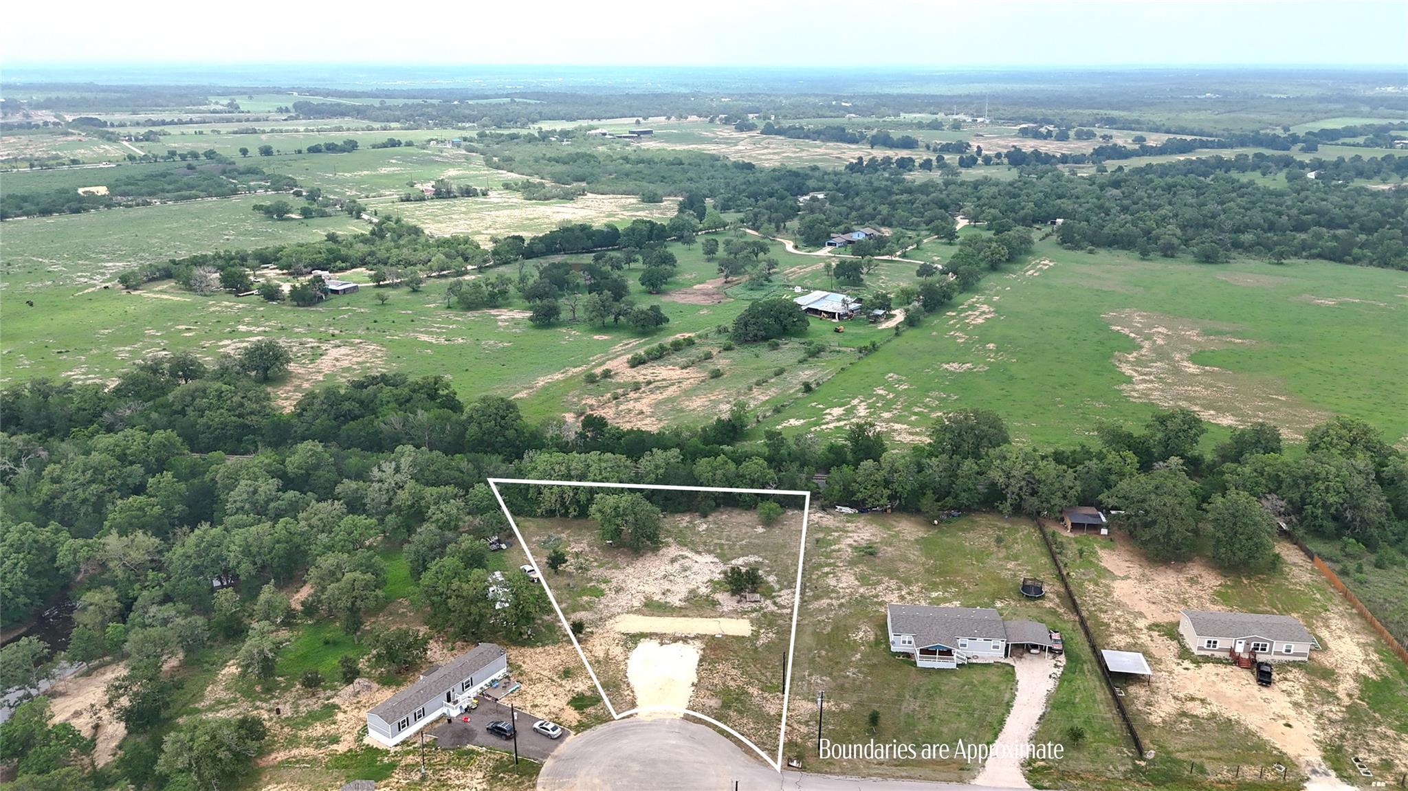 200 Luna Ct, Dale, TX 78616