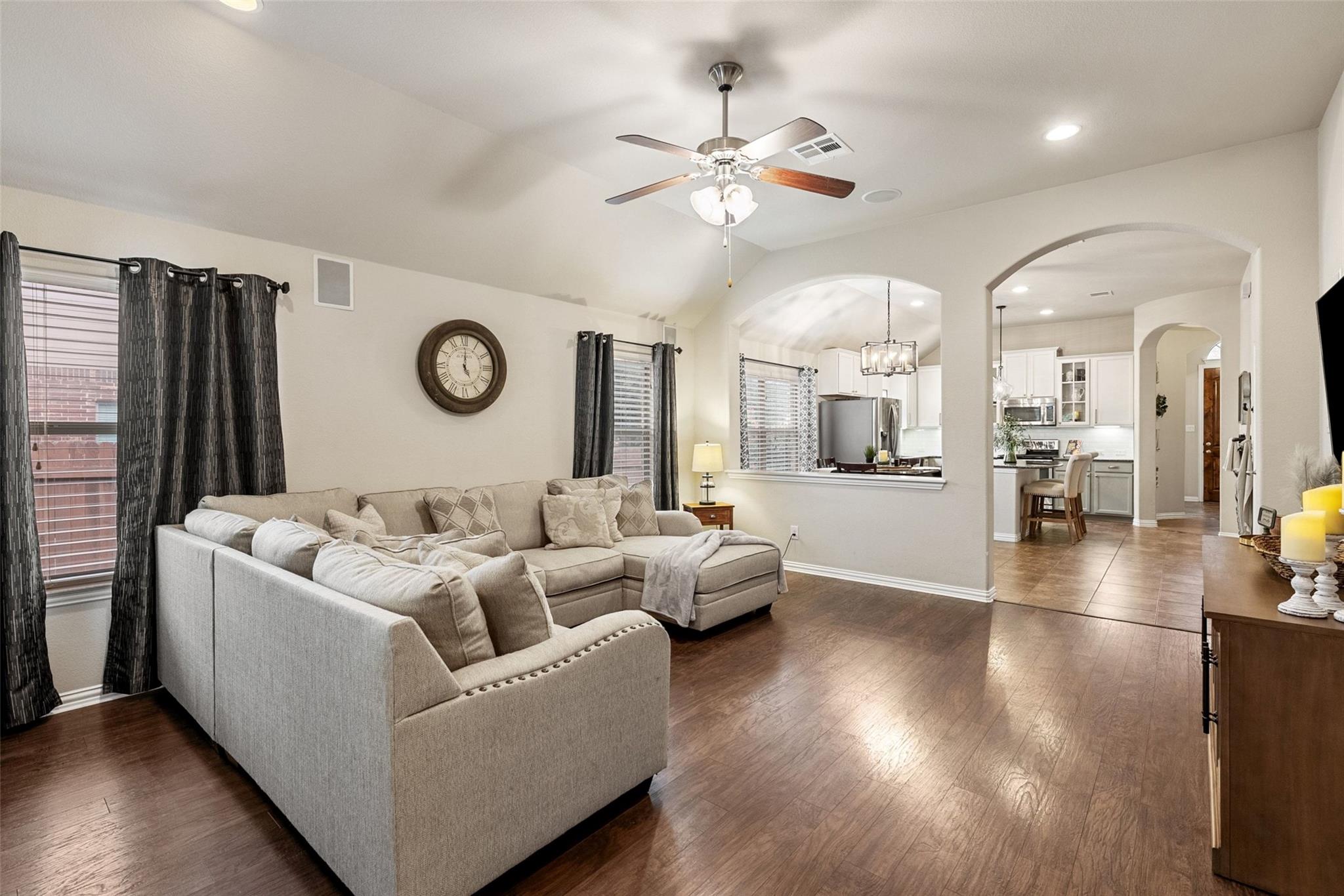 535 Oyster Crk, Buda, TX 78610