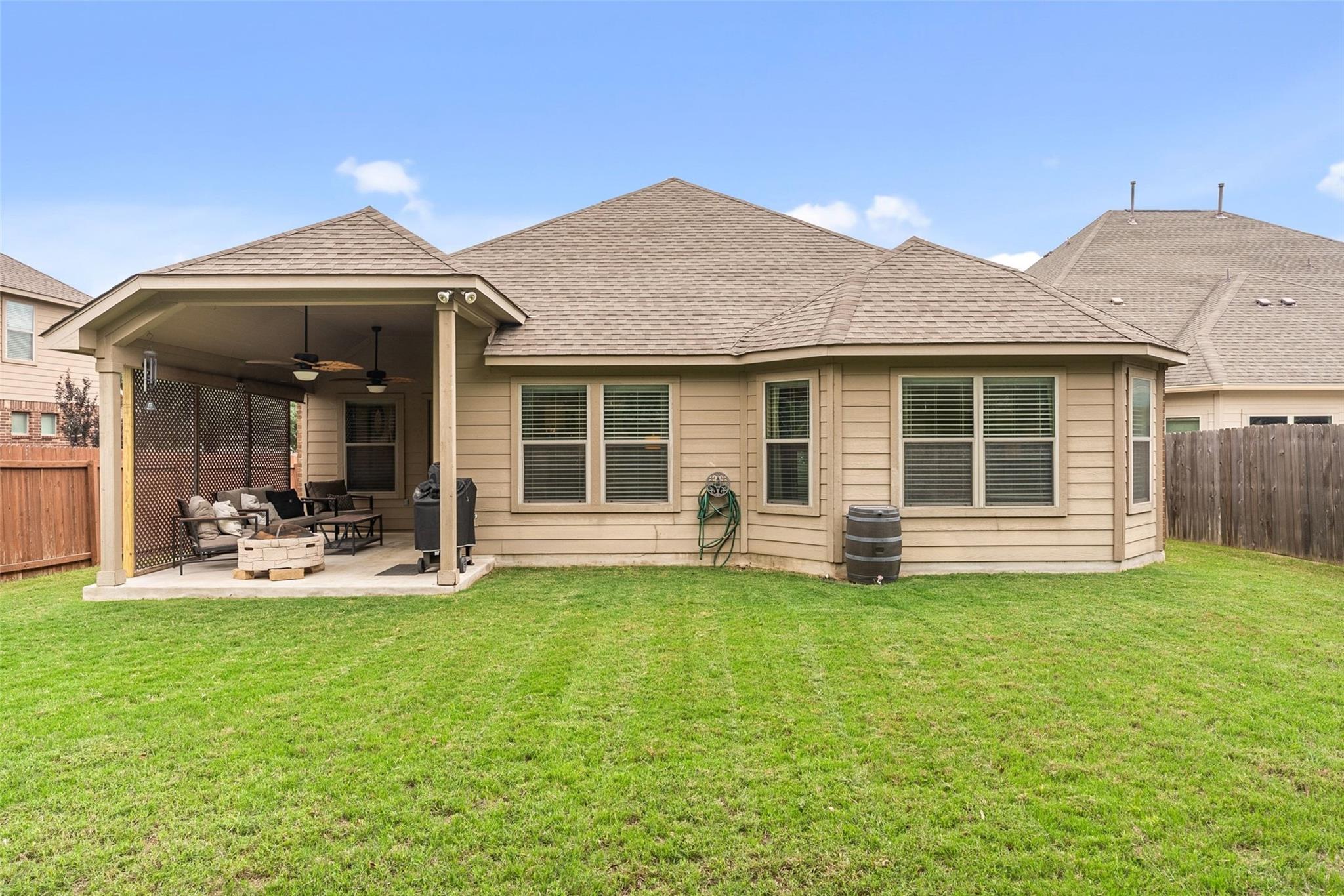535 Oyster Crk, Buda, TX 78610