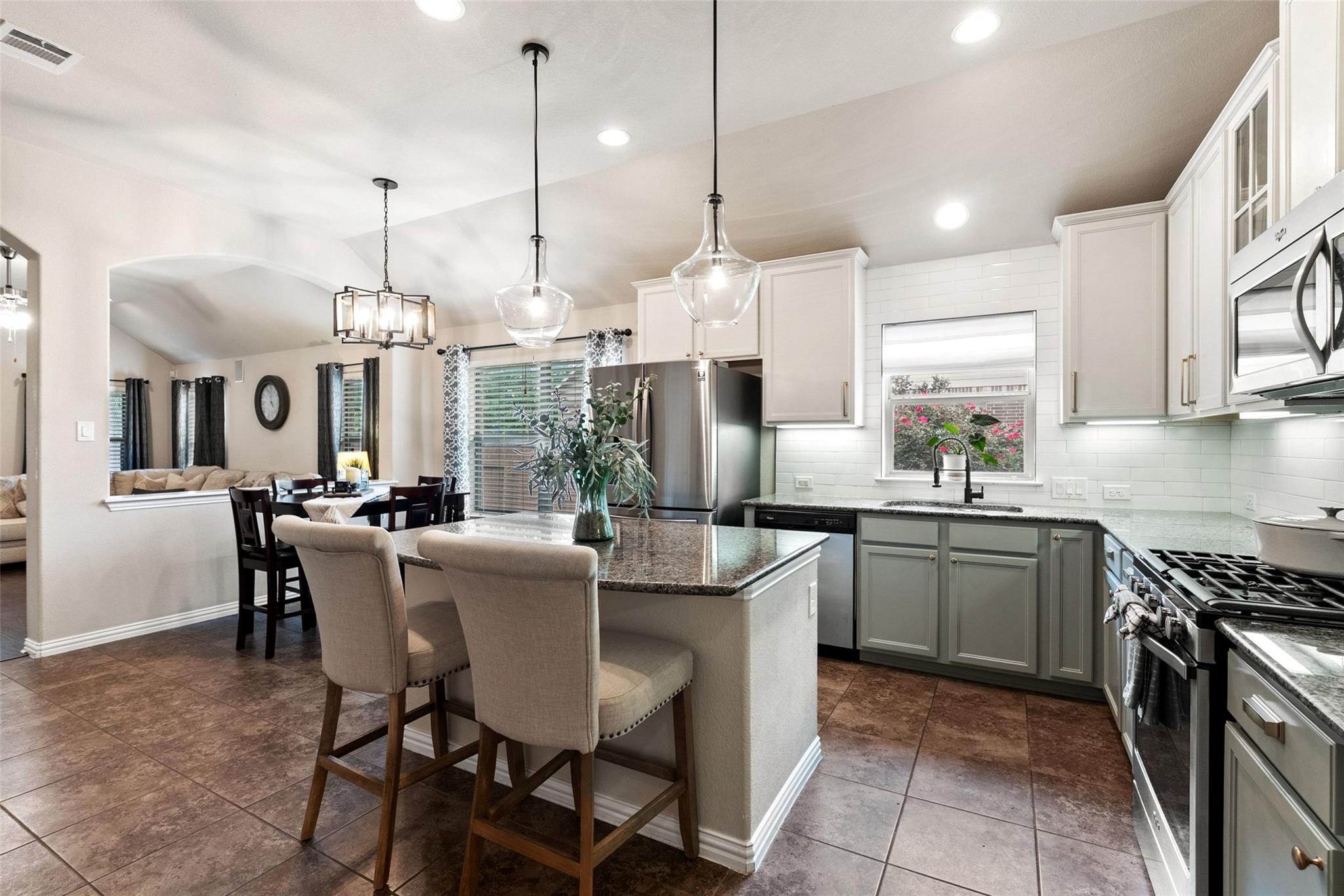 535 Oyster Crk, Buda, TX 78610