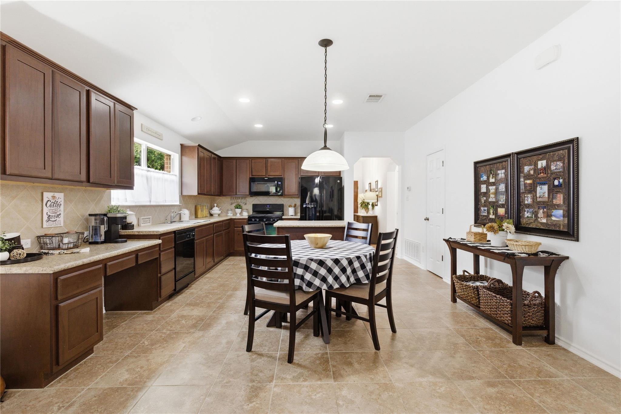 180 Mystic Shadow Ln, Buda, TX 78610