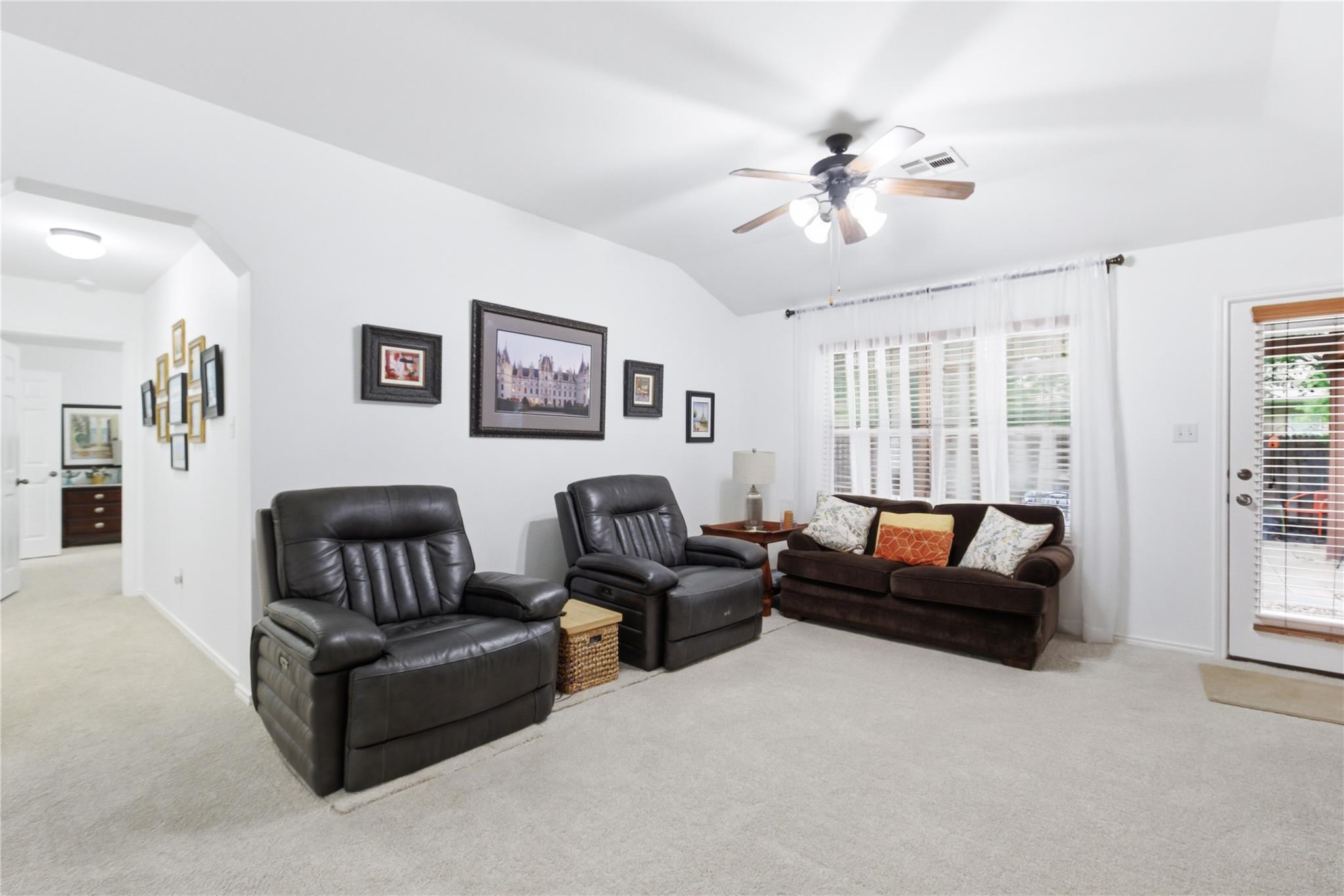 180 Mystic Shadow Ln, Buda, TX 78610