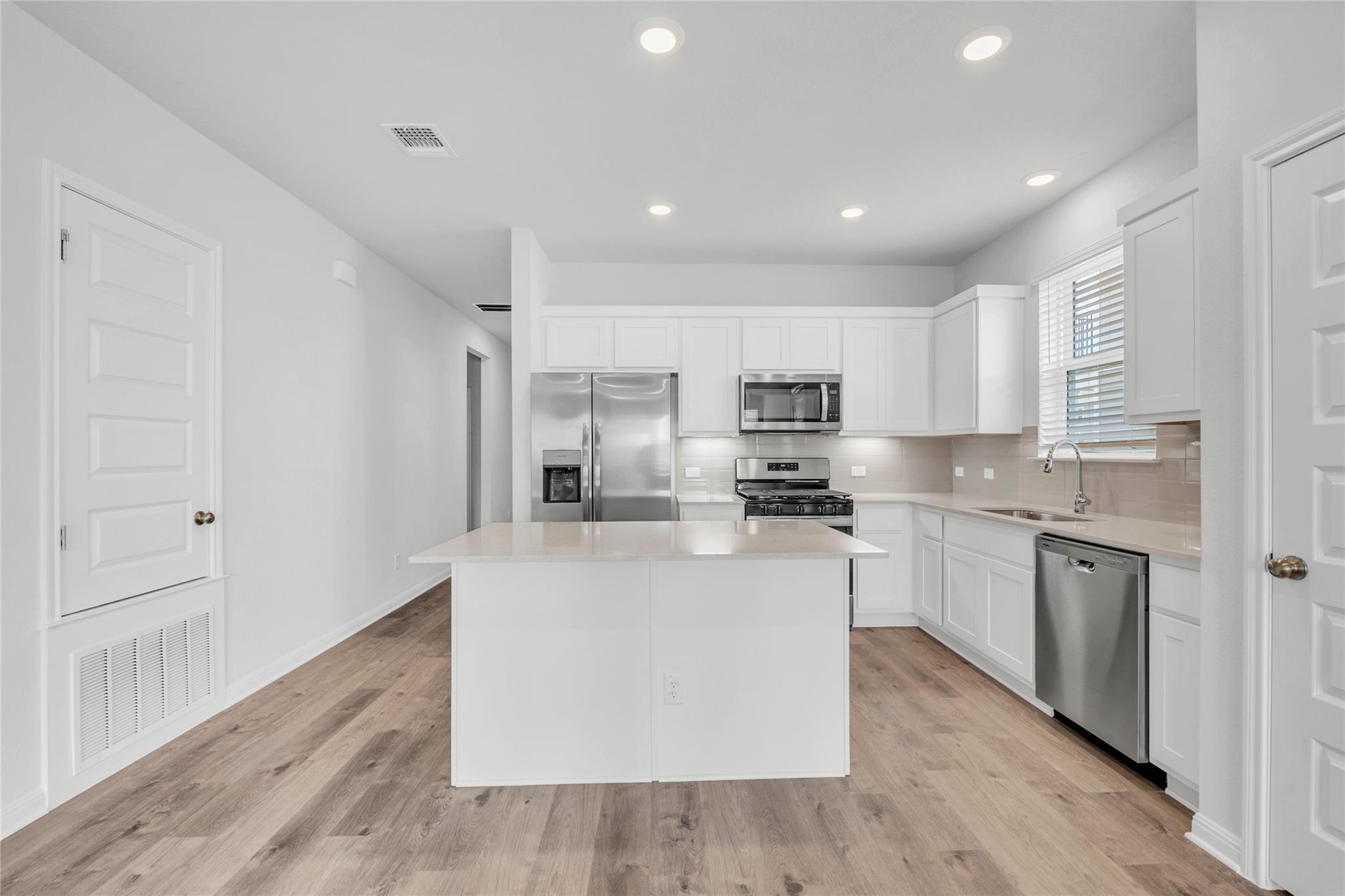 2412 Ekvall Dr, Round Rock, TX 78665