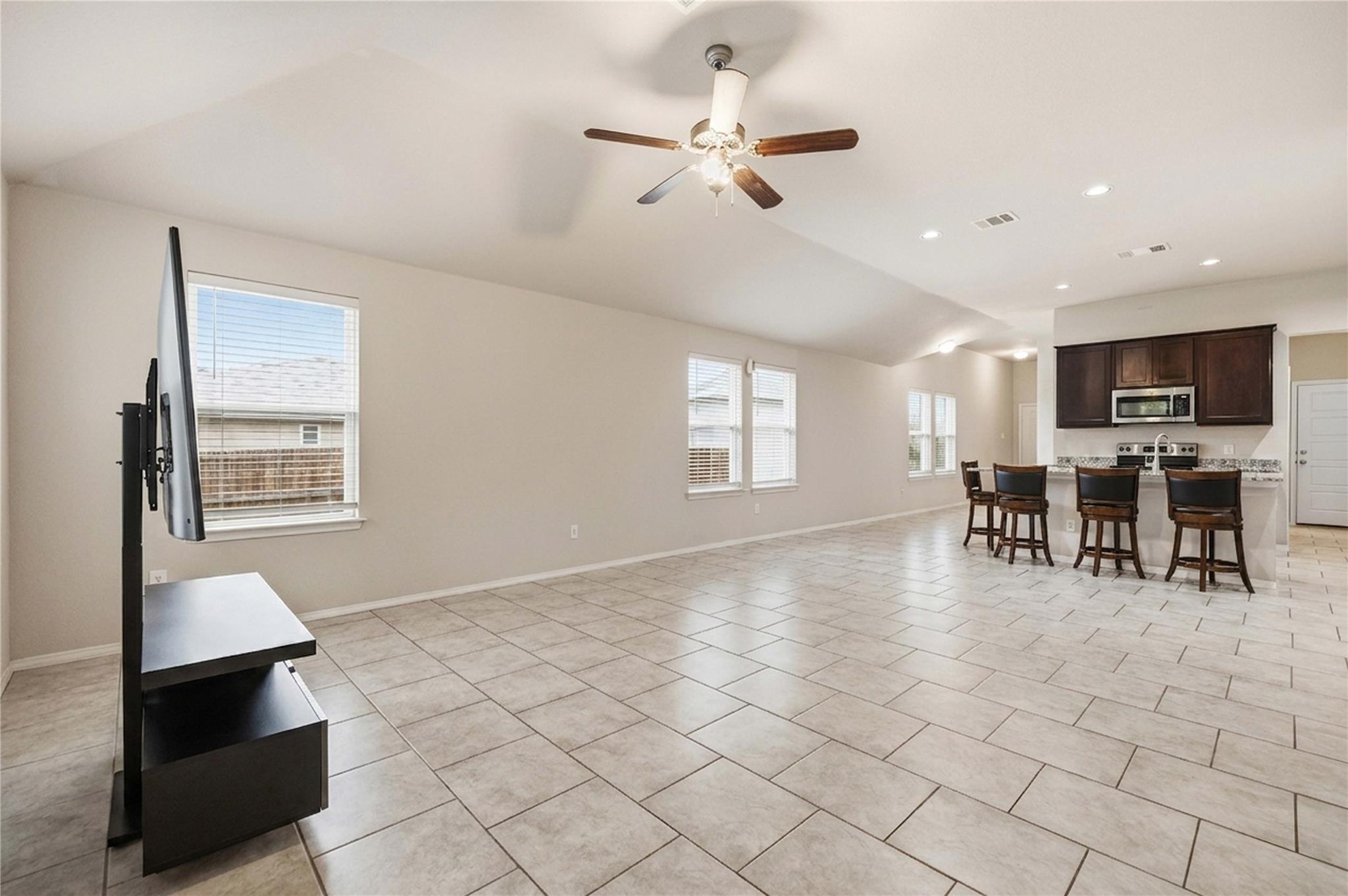 107 Saranac Dr, Elgin, TX 78621
