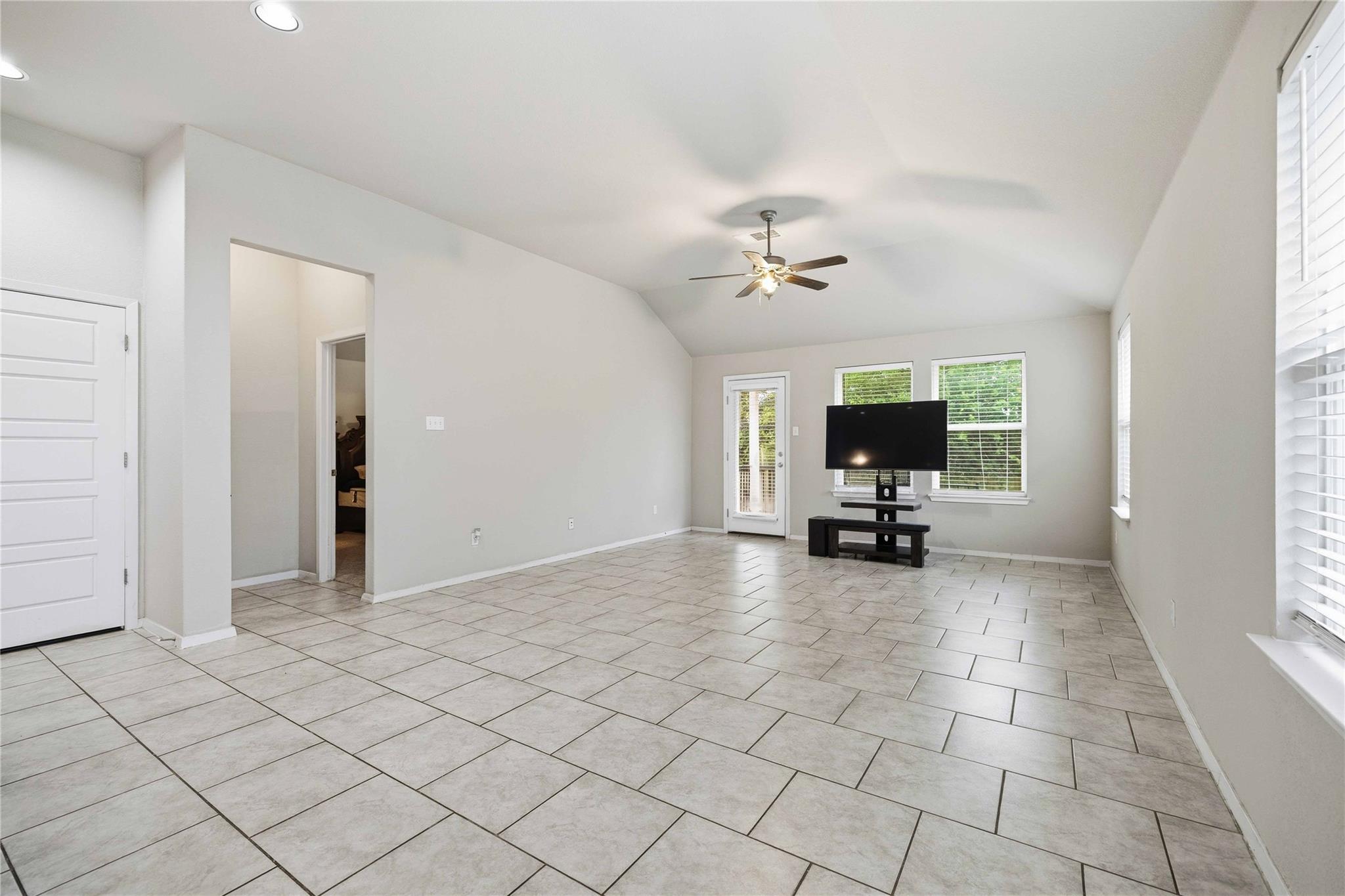 107 Saranac Dr, Elgin, TX 78621