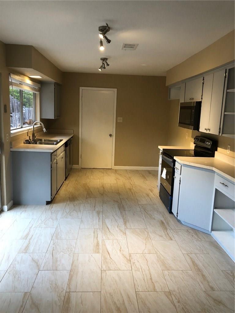 7107 S Brook Dr, Austin, TX 78736