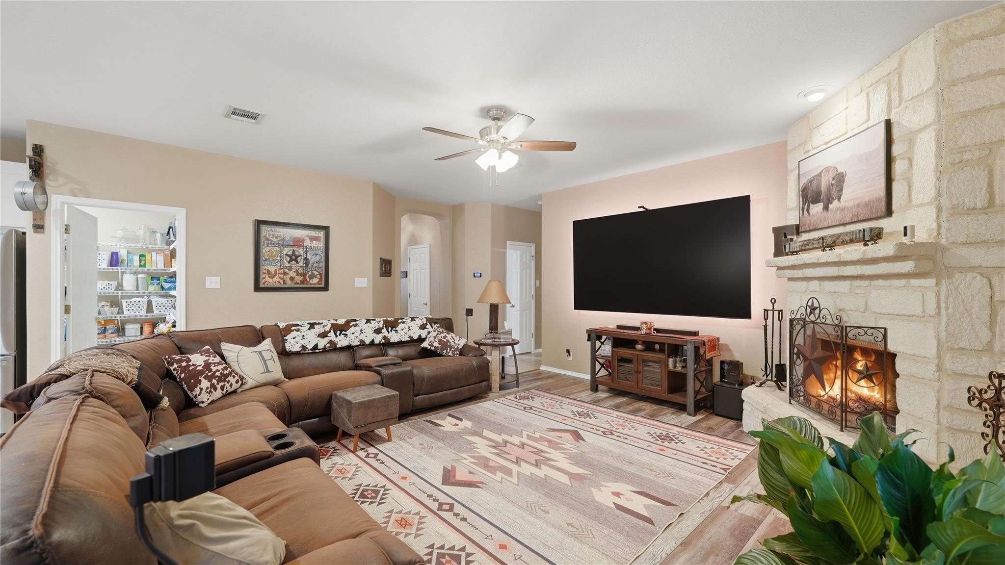 736 San Luis, New Braunfels, TX 78132