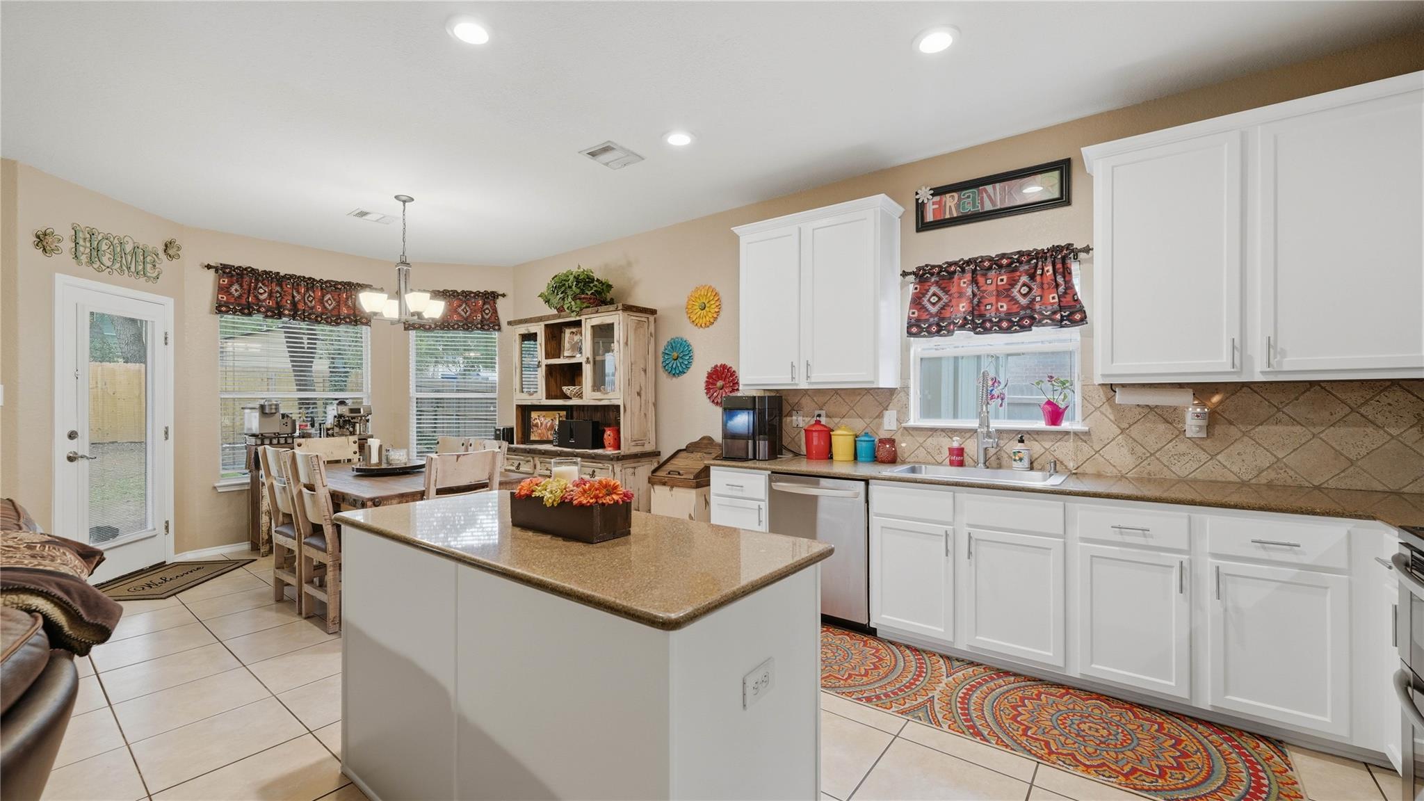 736 San Luis, New Braunfels, TX 78132