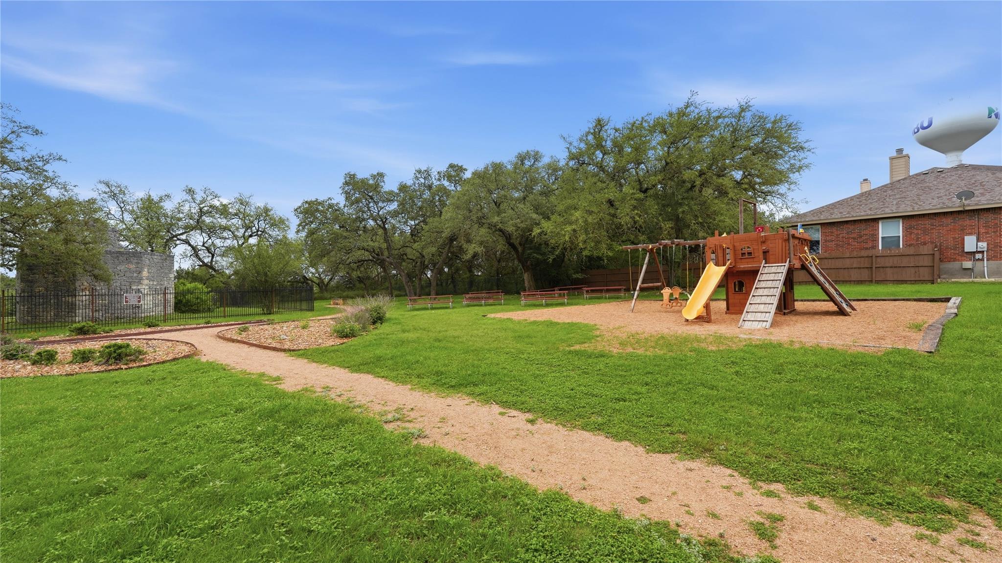 736 San Luis, New Braunfels, TX 78132