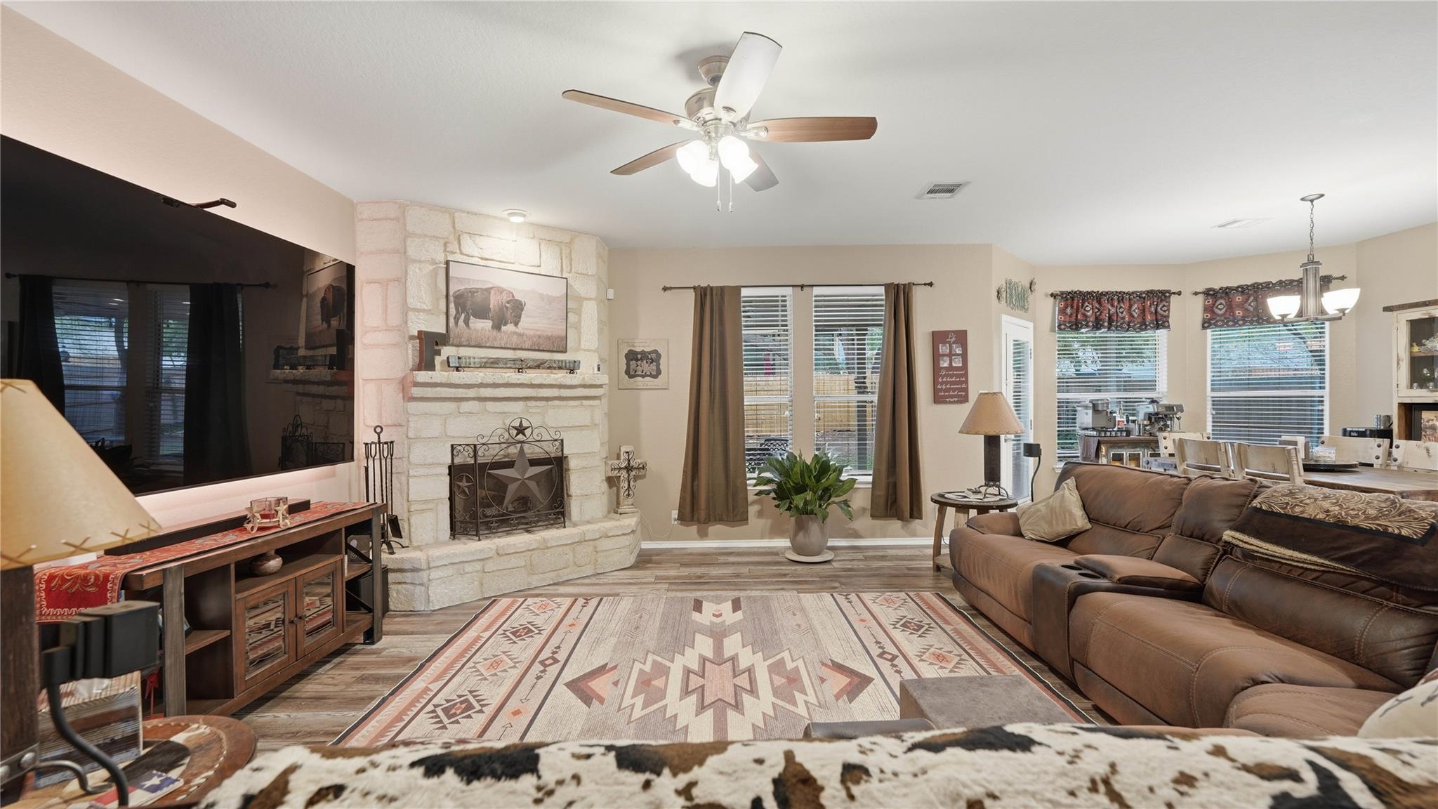 736 San Luis, New Braunfels, TX 78132