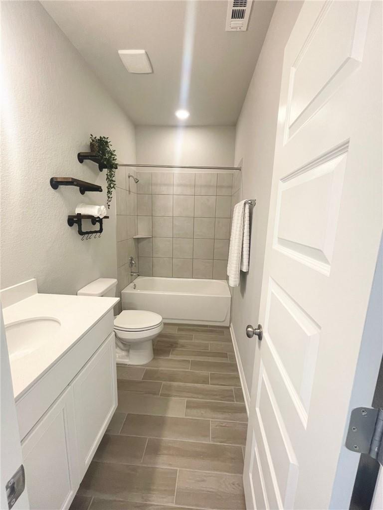 195 Outlaw Dr, Jarrell, TX 76537