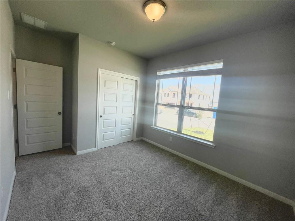 195 Outlaw Dr, Jarrell, TX 76537