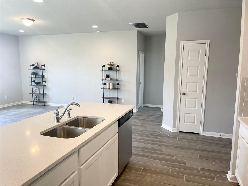 195 Outlaw Dr, Jarrell, TX 76537