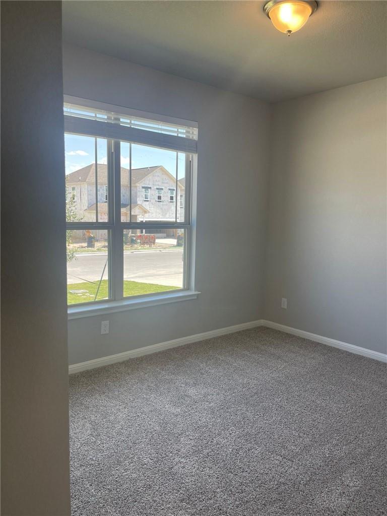 195 Outlaw Dr, Jarrell, TX 76537