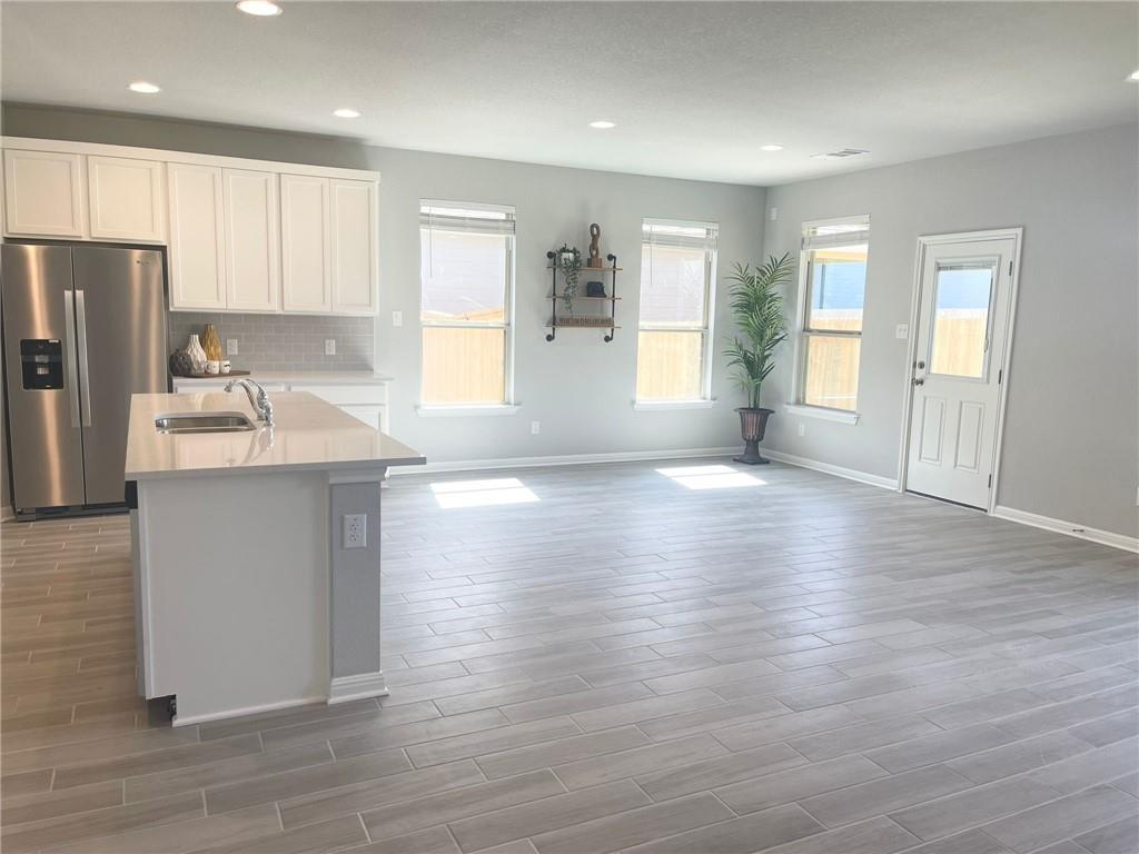 195 Outlaw Dr, Jarrell, TX 76537