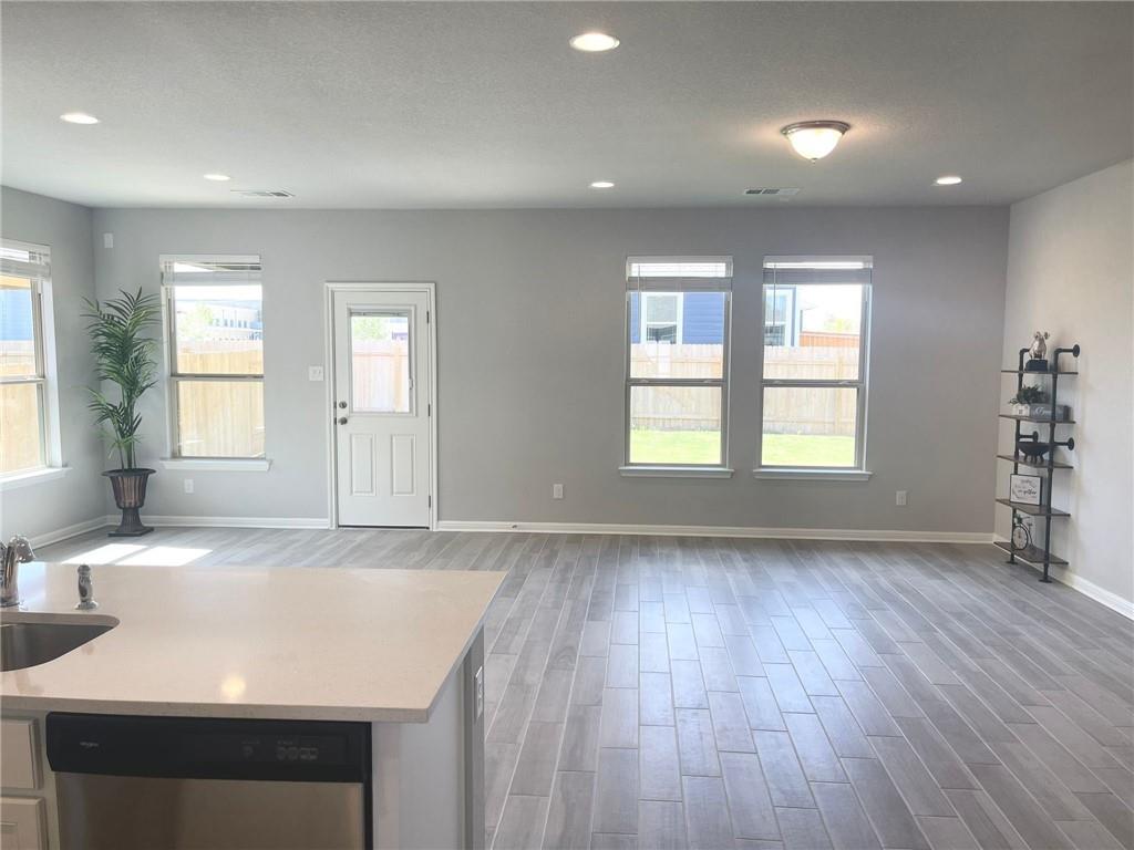 195 Outlaw Dr, Jarrell, TX 76537