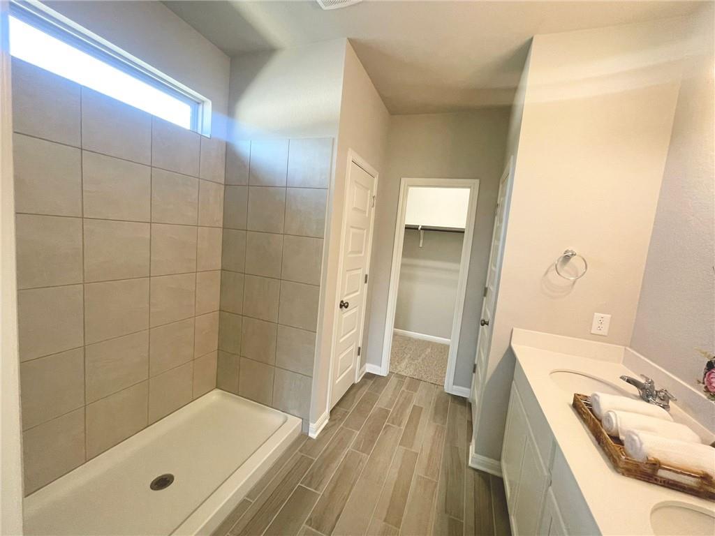 195 Outlaw Dr, Jarrell, TX 76537