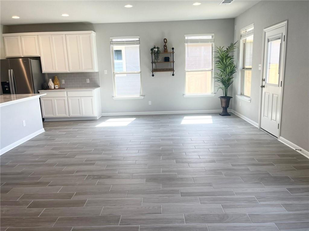 195 Outlaw Dr, Jarrell, TX 76537