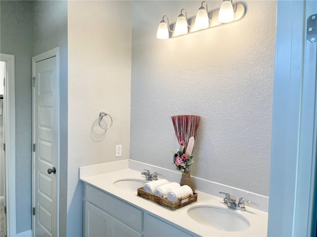 195 Outlaw Dr, Jarrell, TX 76537