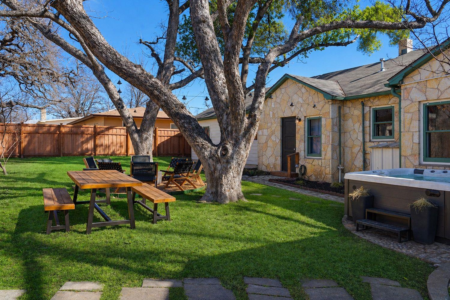 502 N Orange St, Fredericksburg, TX 78624
