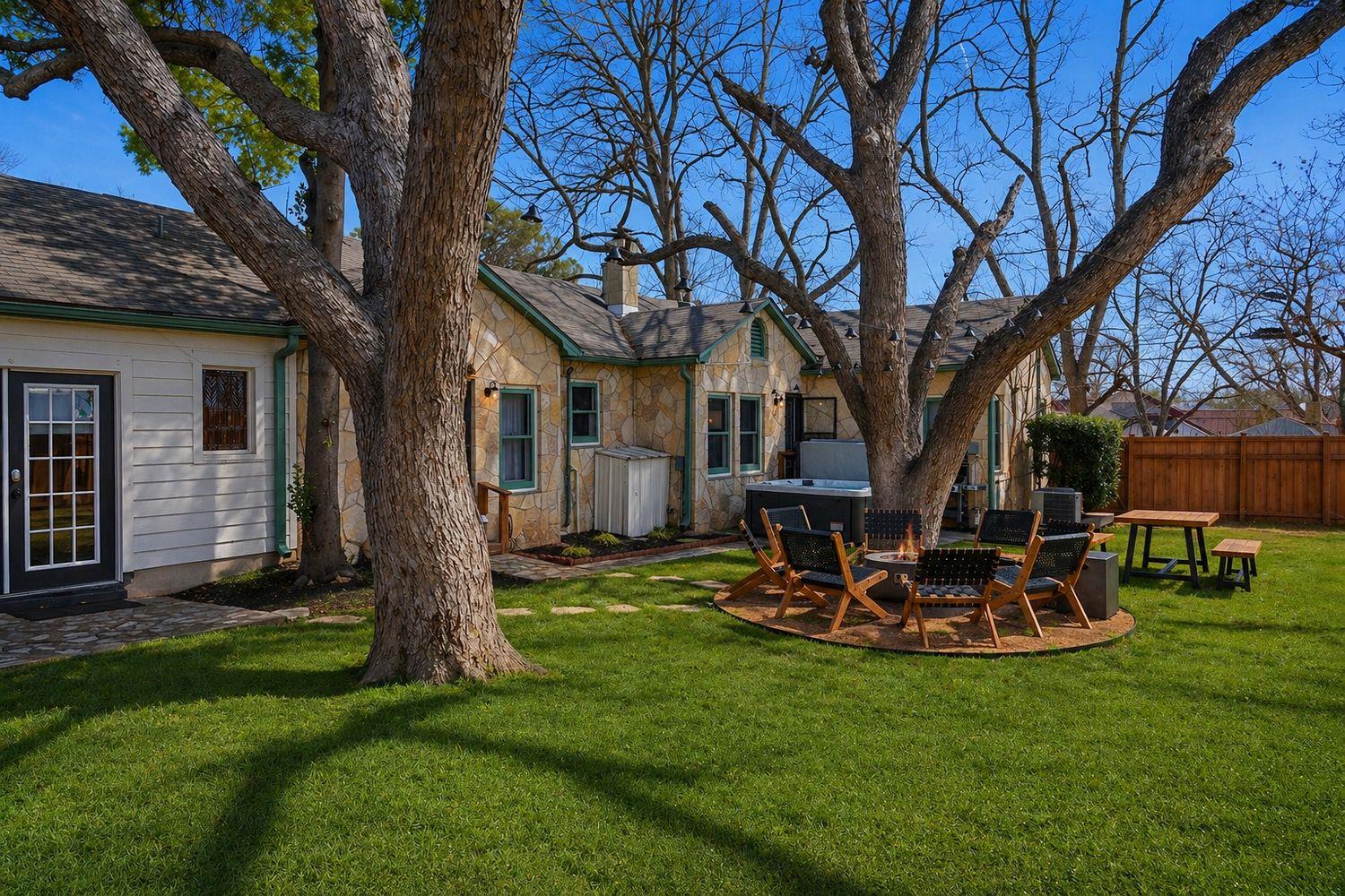 502 N Orange St, Fredericksburg, TX 78624