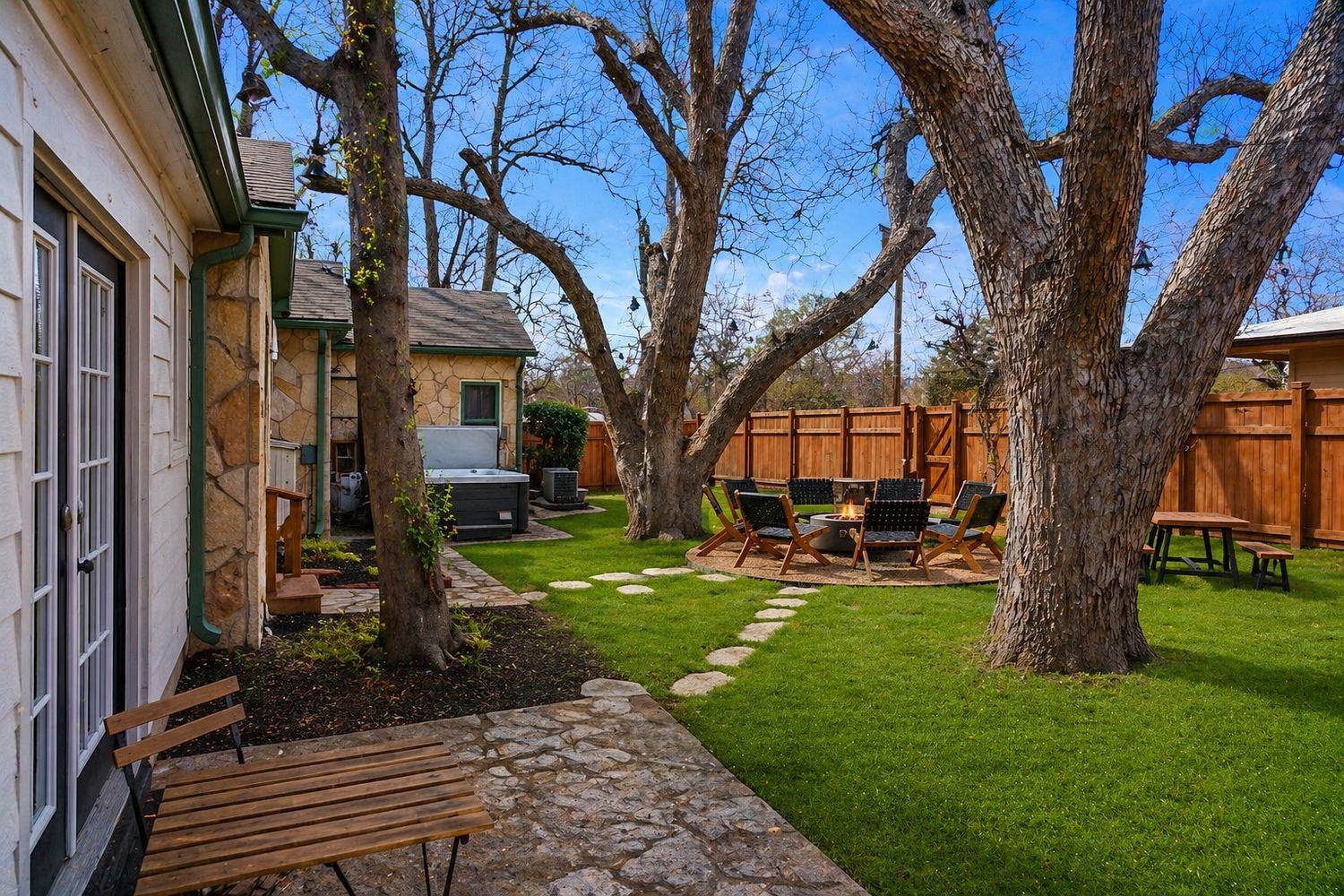 502 N Orange St, Fredericksburg, TX 78624