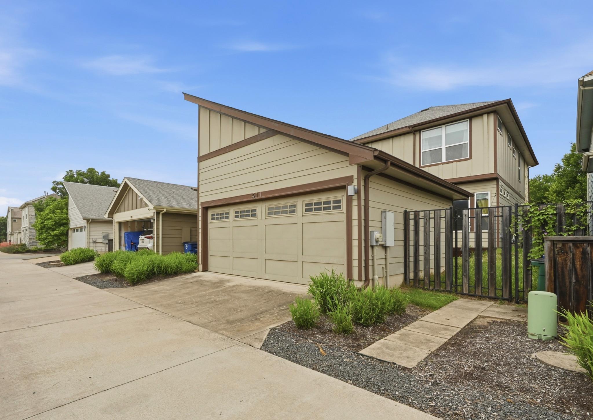 911 Cannoneer Ln, Austin, TX 78757