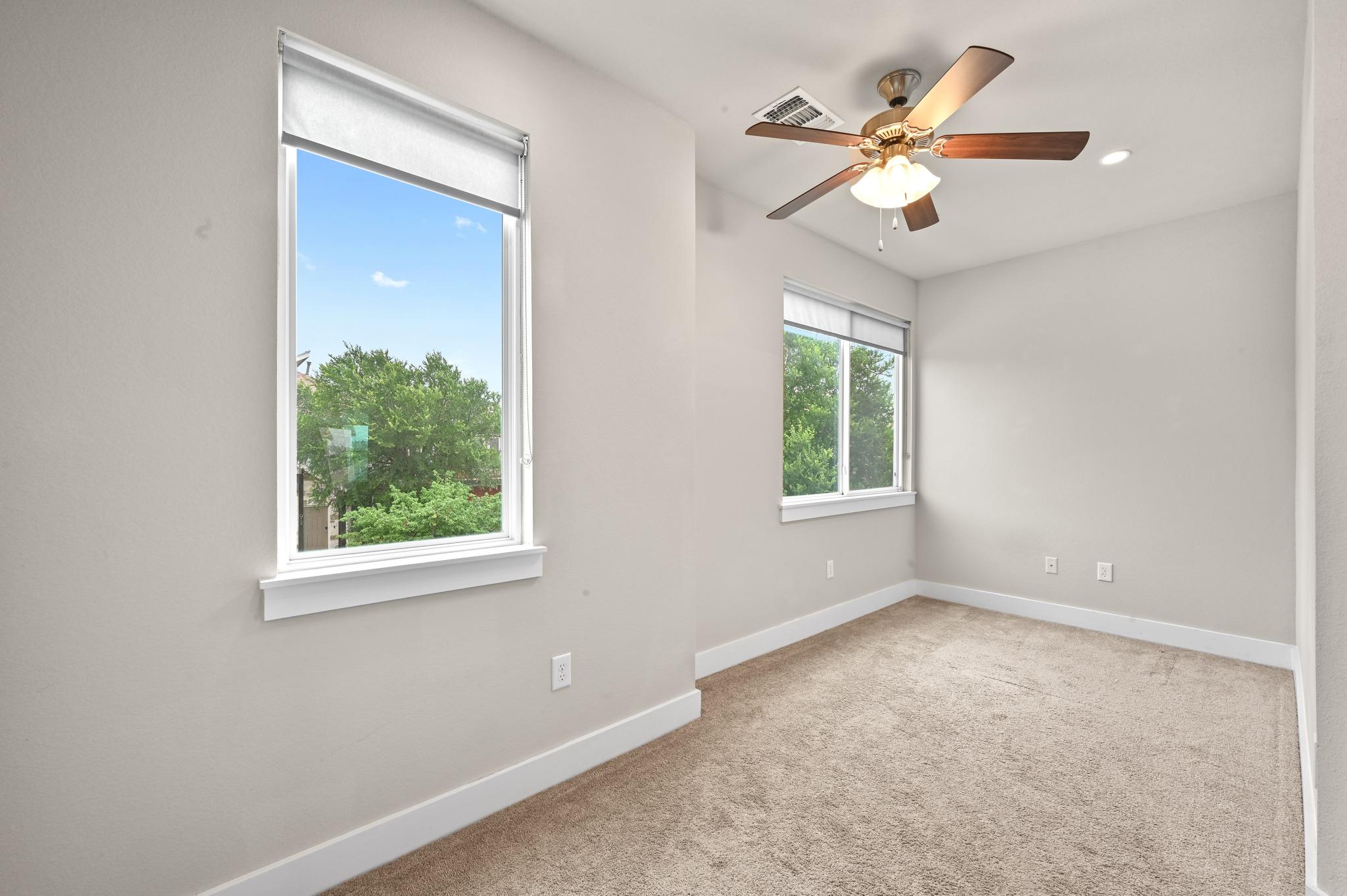 911 Cannoneer Ln, Austin, TX 78757