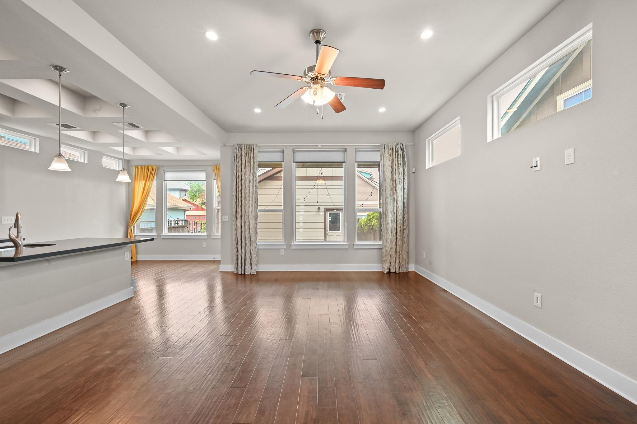 911 Cannoneer Ln, Austin, TX 78757