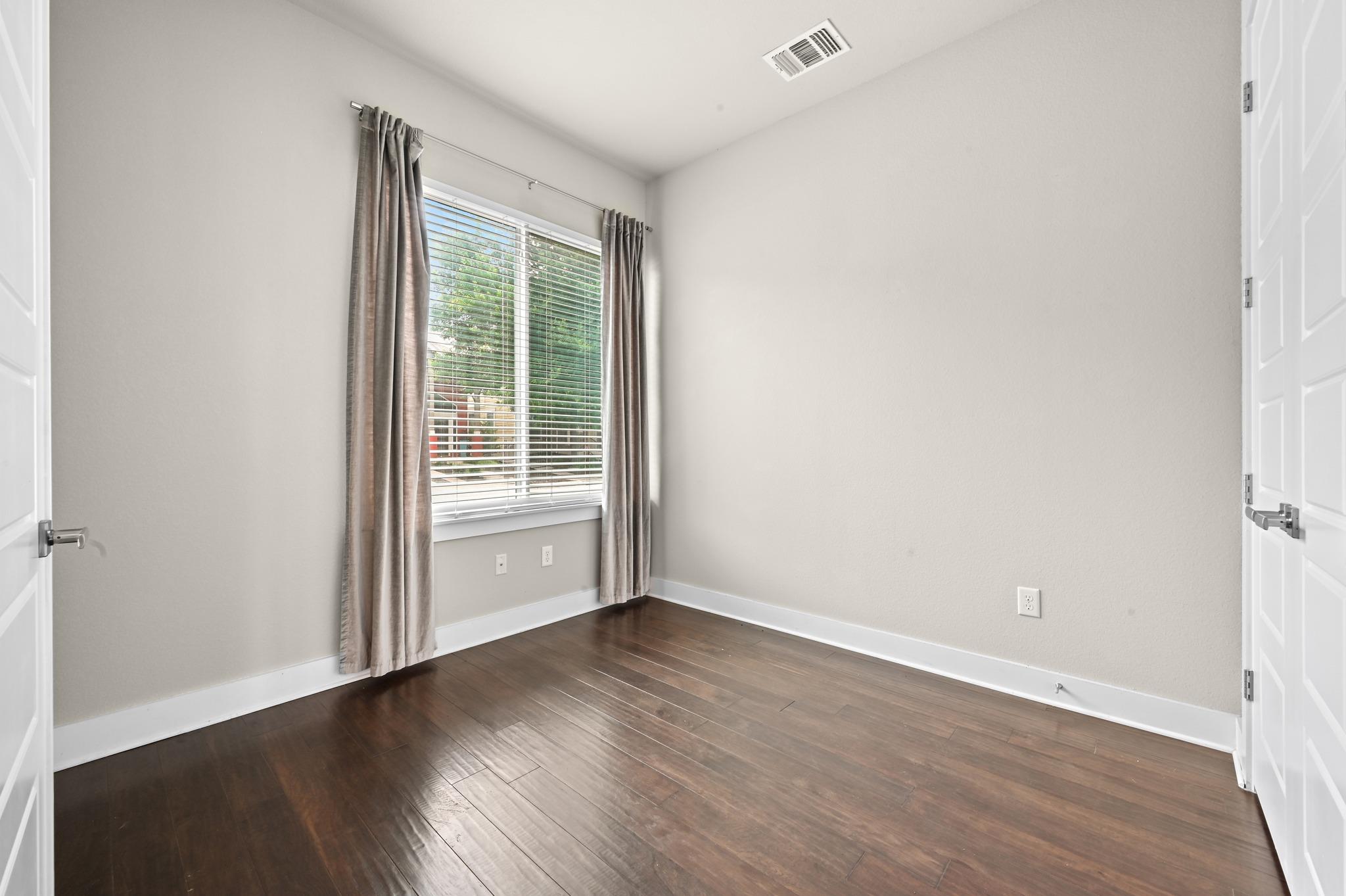 911 Cannoneer Ln, Austin, TX 78757
