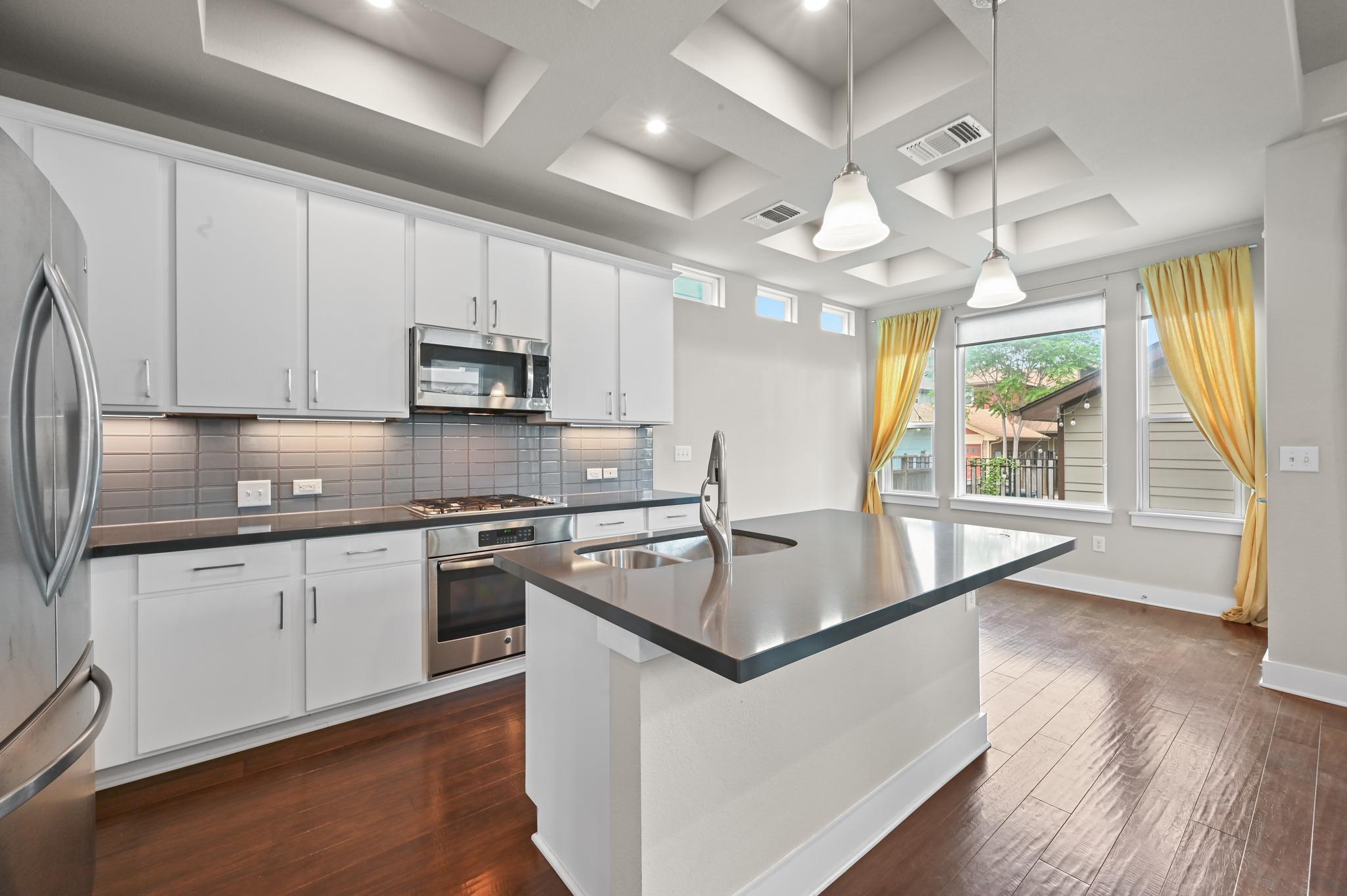 911 Cannoneer Ln, Austin, TX 78757
