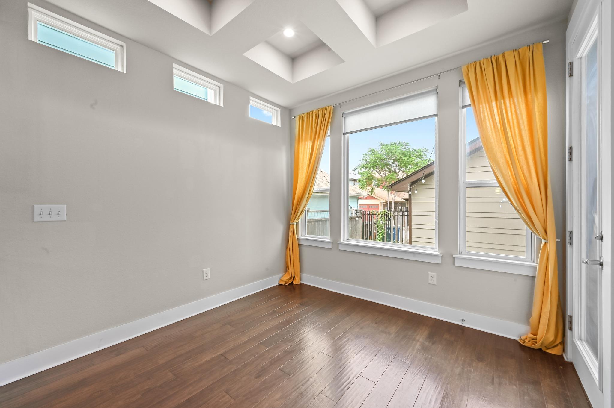 911 Cannoneer Ln, Austin, TX 78757