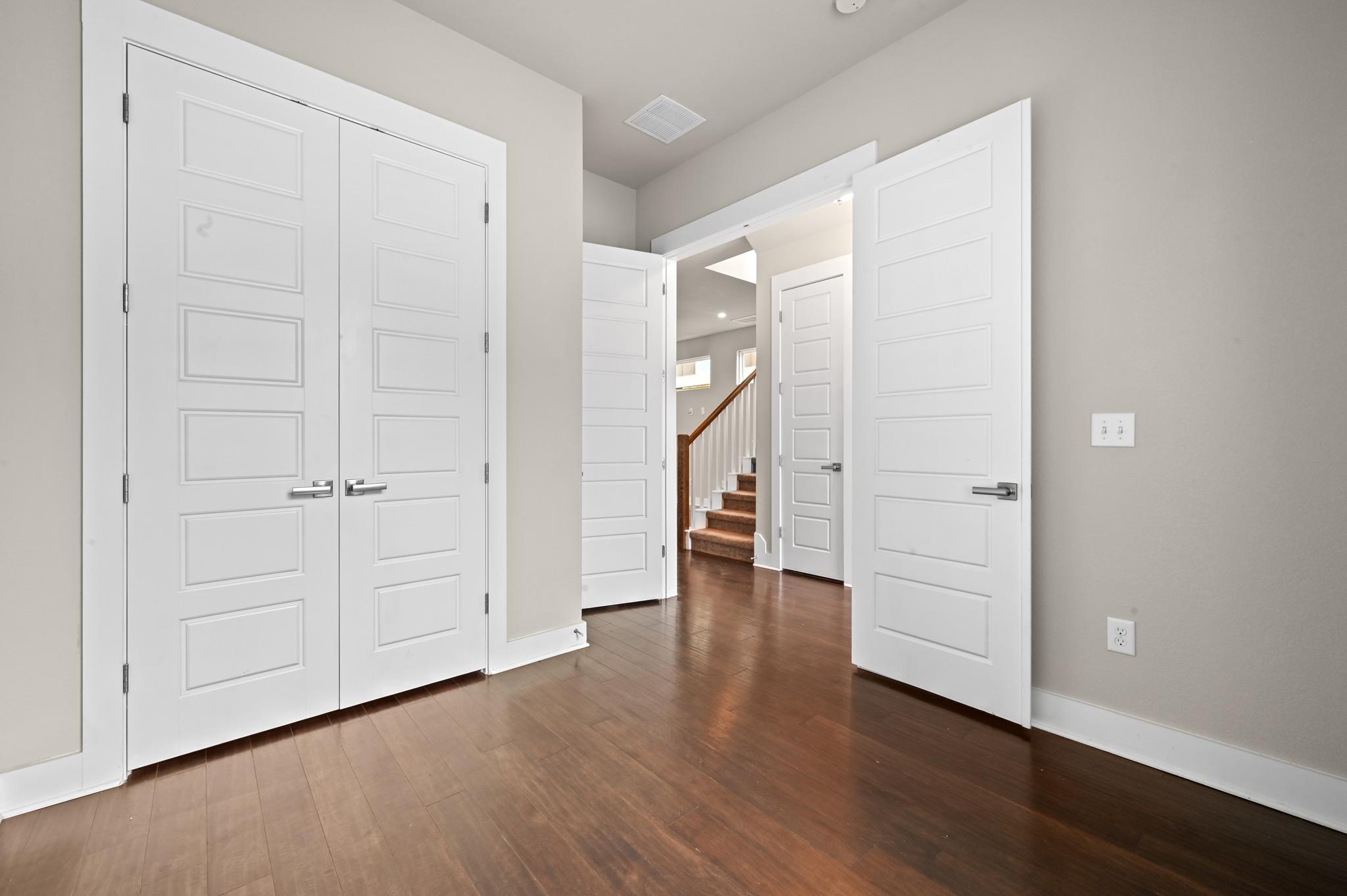 911 Cannoneer Ln, Austin, TX 78757