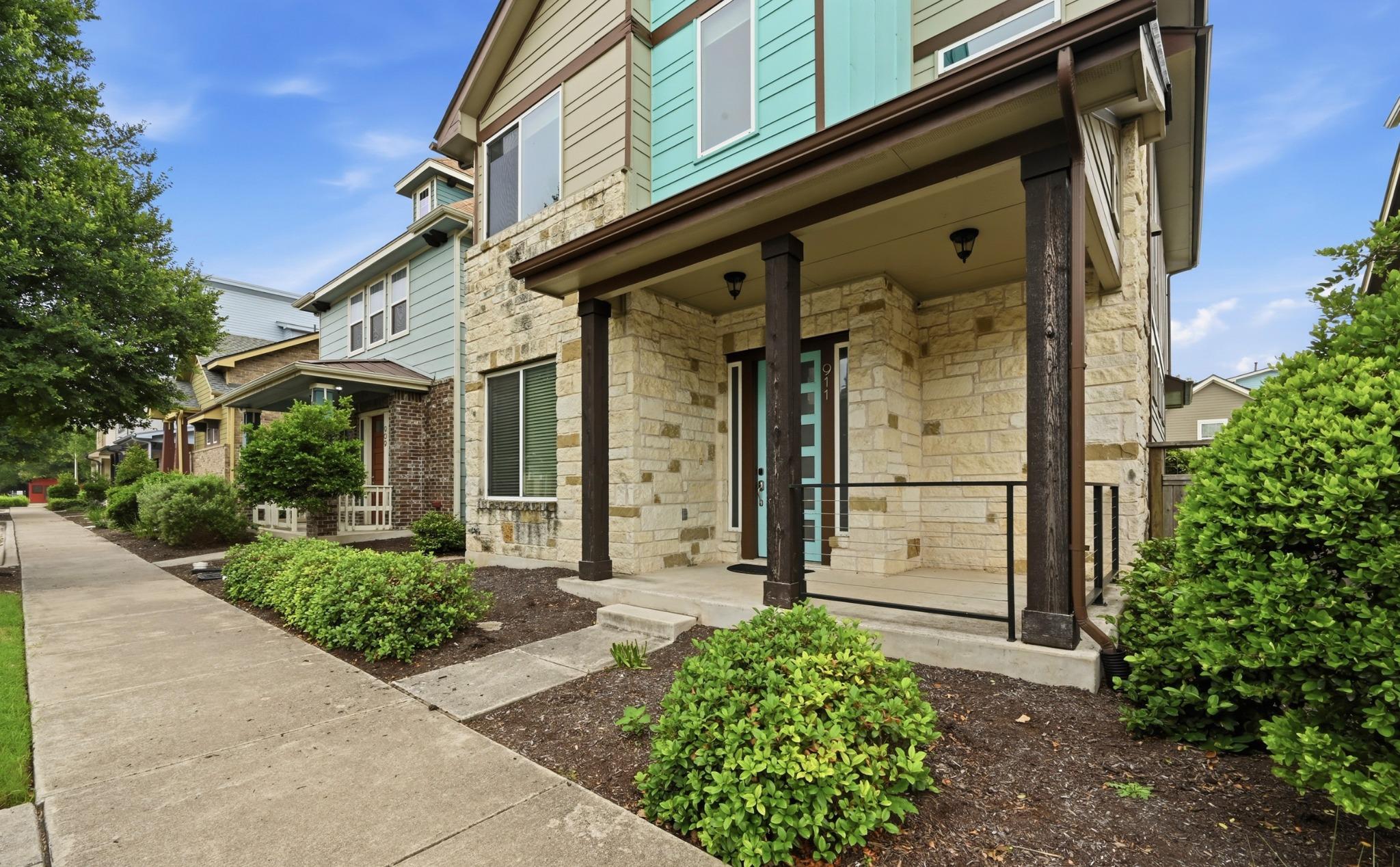 911 Cannoneer Ln, Austin, TX 78757