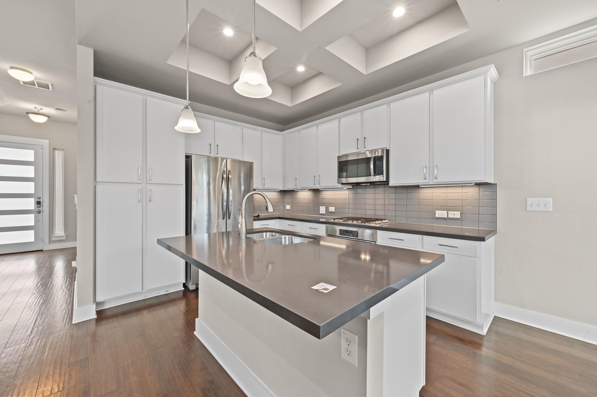 911 Cannoneer Ln, Austin, TX 78757