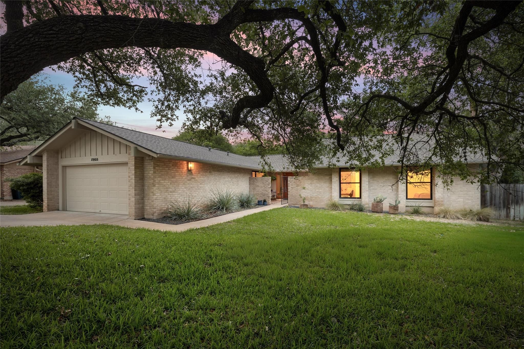 7203 Running Rope Cir, Austin, TX 78731