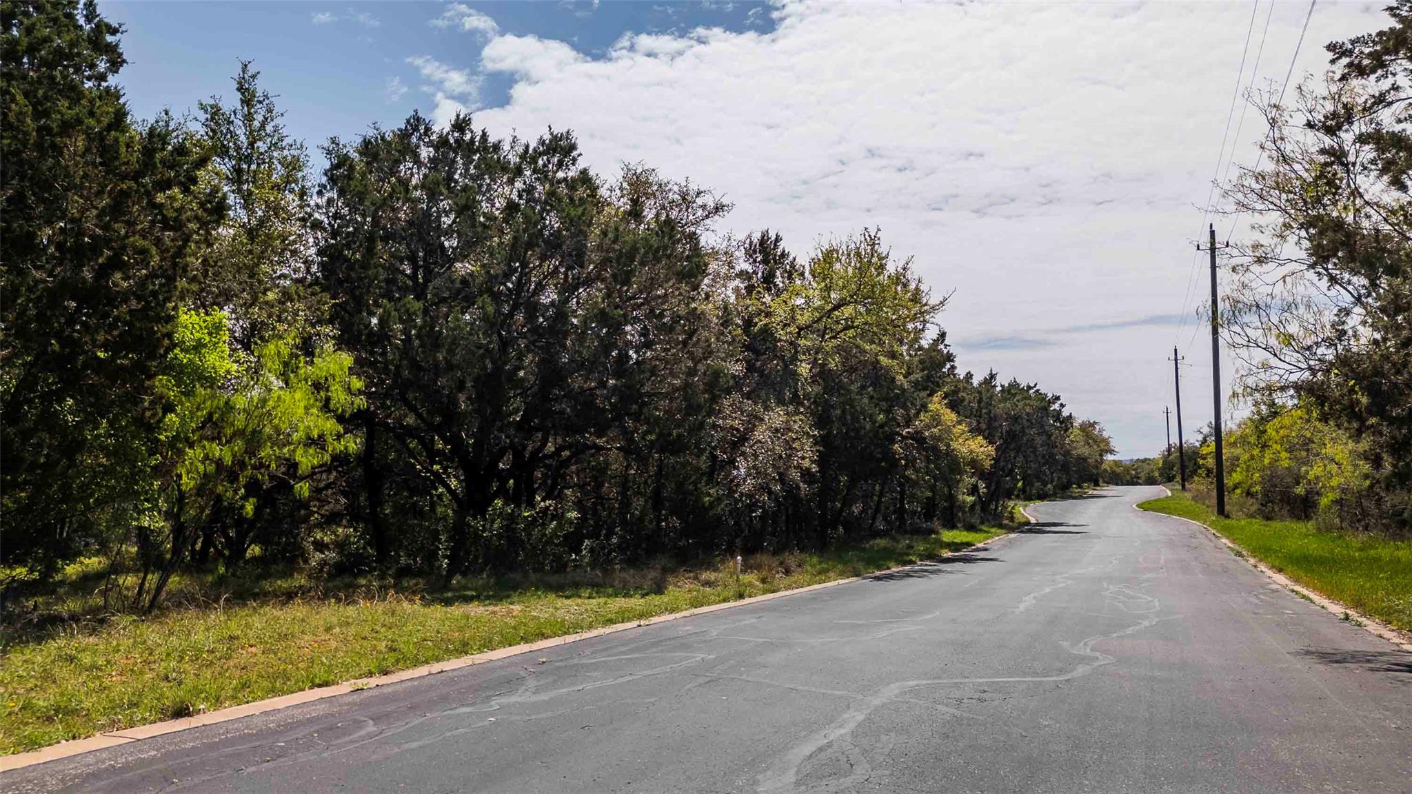 551 Lake View Dr, Spicewood, TX 78669