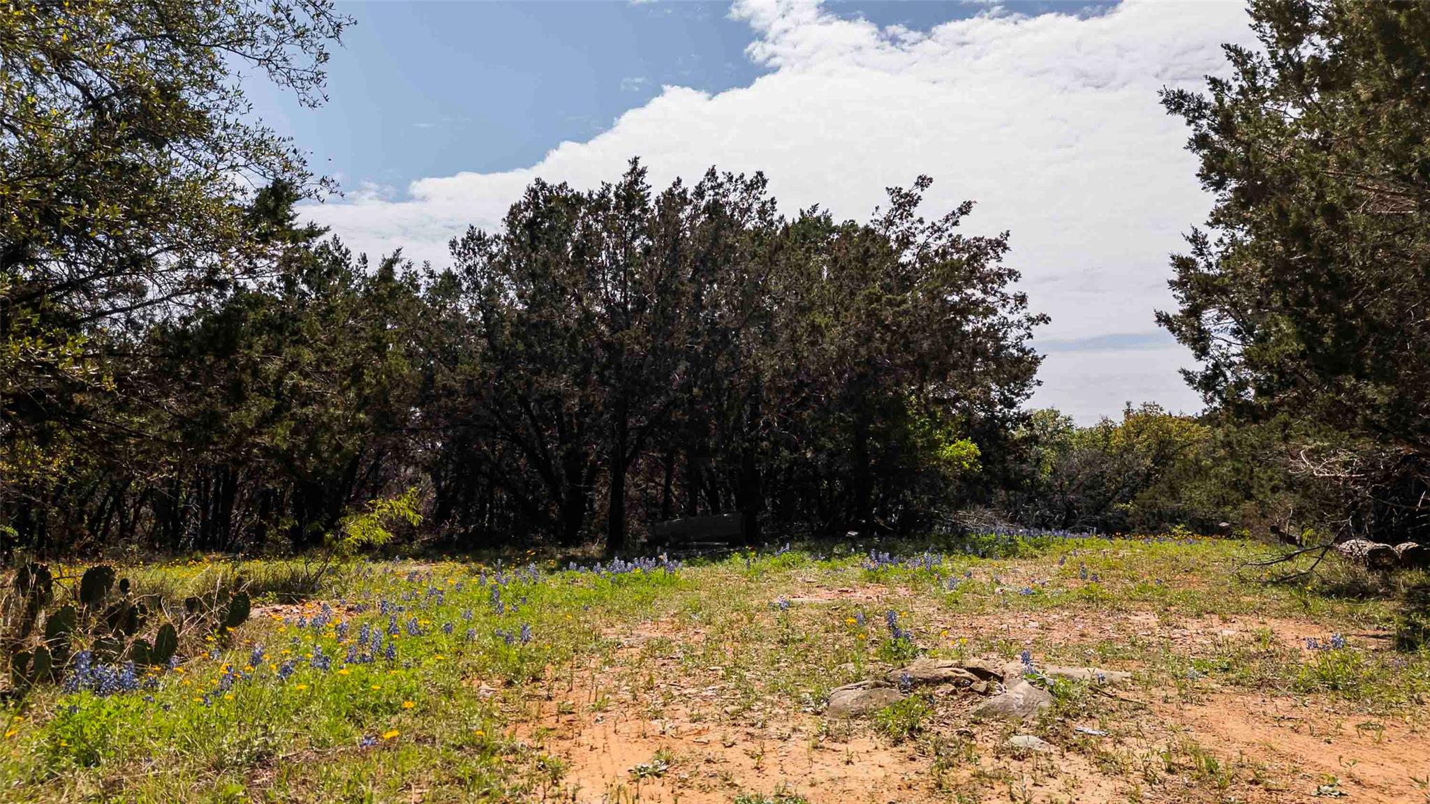 551 Lake View Dr, Spicewood, TX 78669