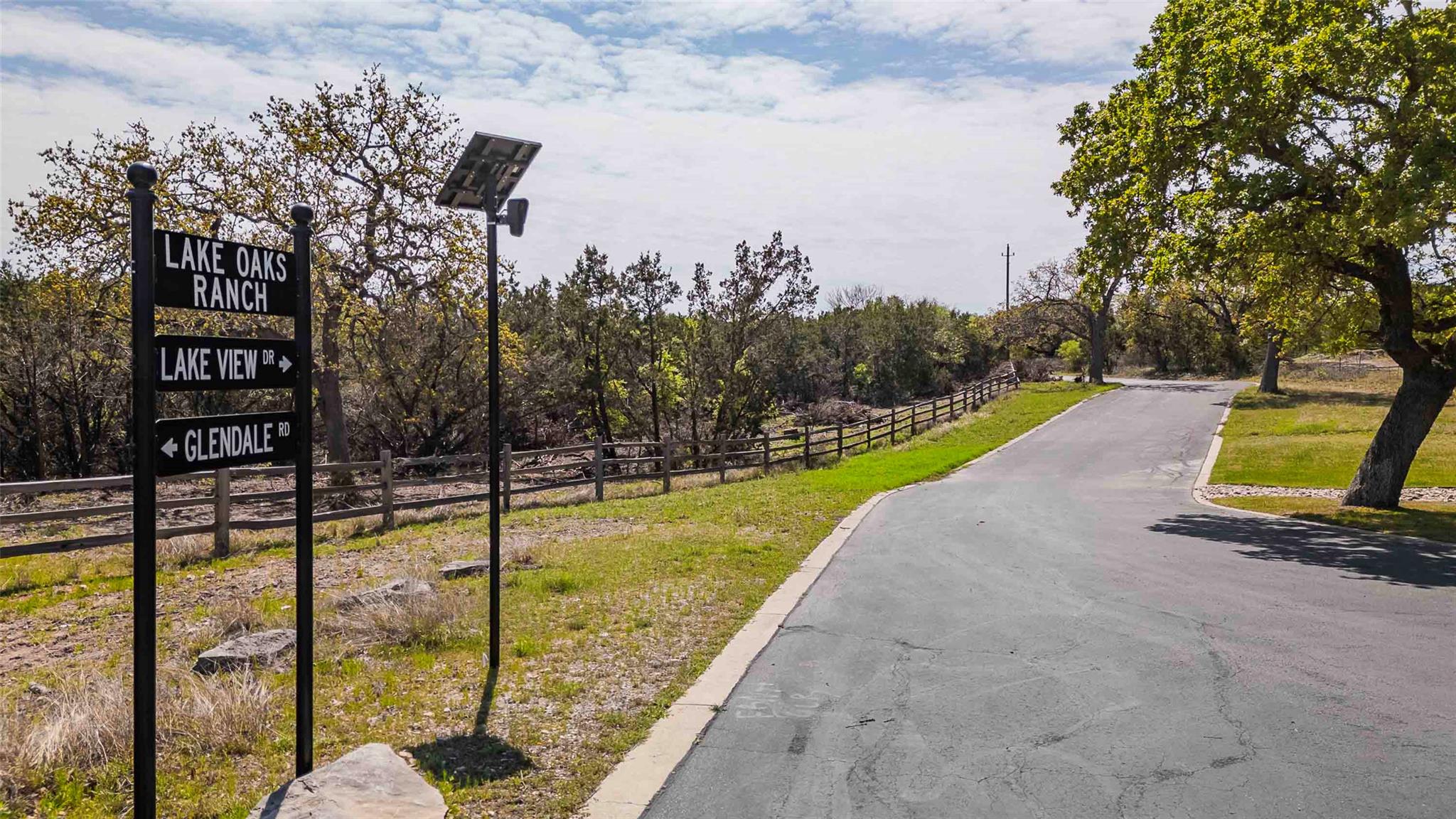 551 Lake View Dr, Spicewood, TX 78669