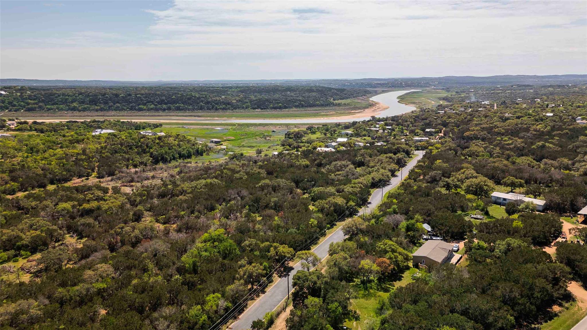 551 Lake View Dr, Spicewood, TX 78669