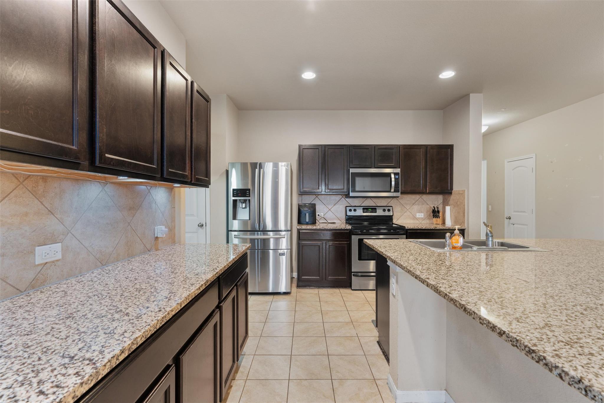 124 Denton Dr, Hutto, TX 78634