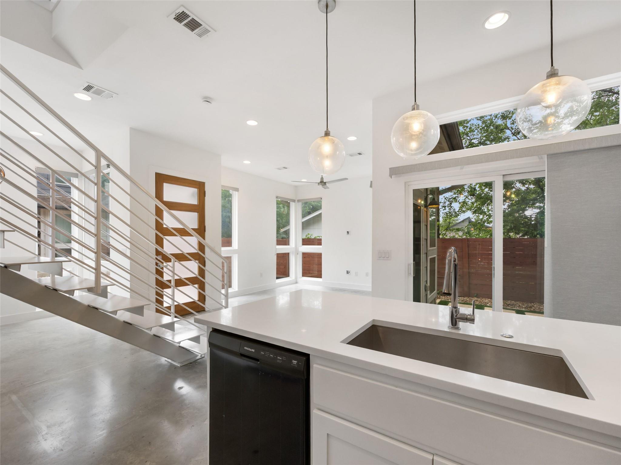 513 W Croslin St # B, Austin, TX 78752