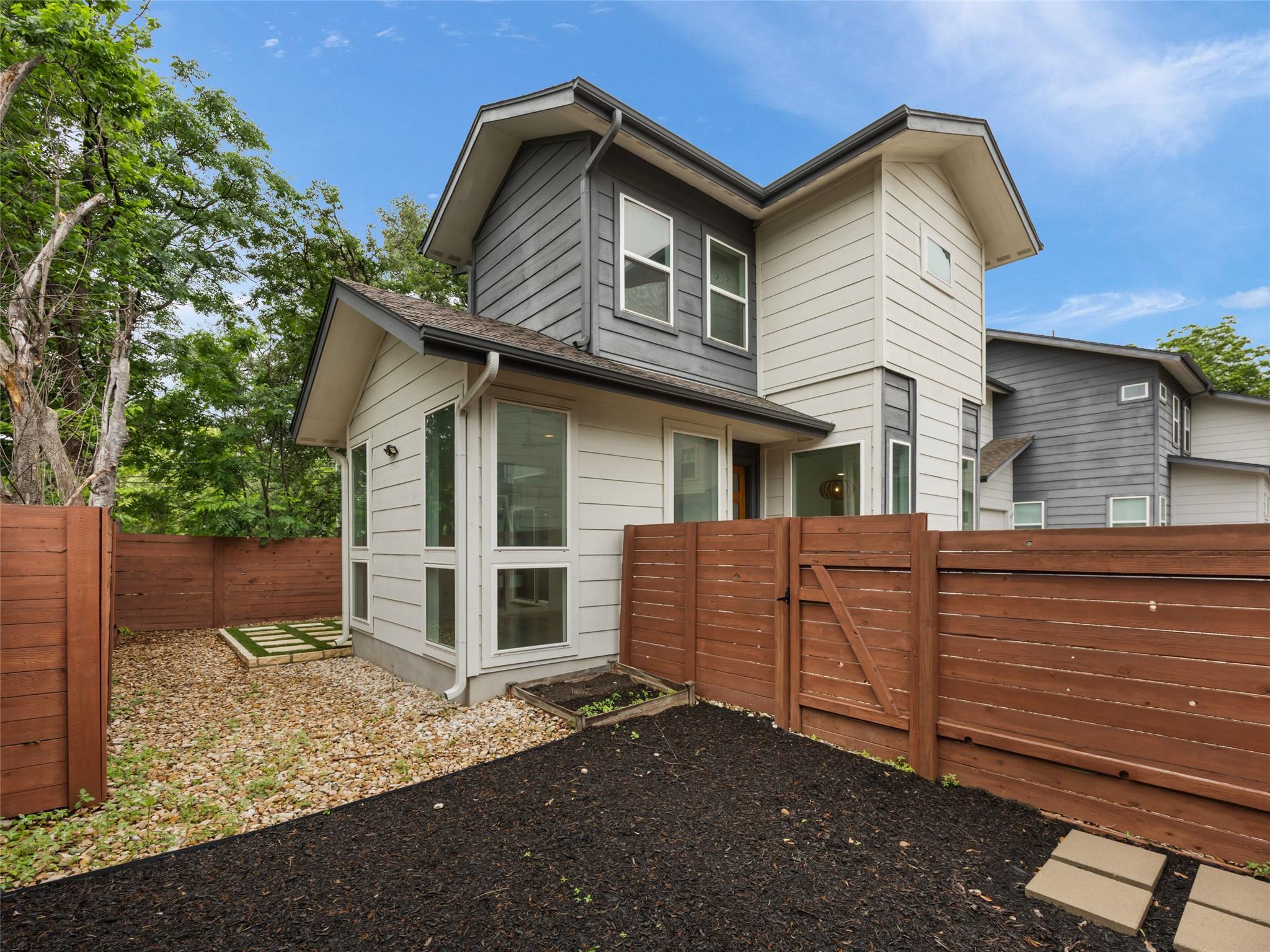 513 W Croslin St # B, Austin, TX 78752