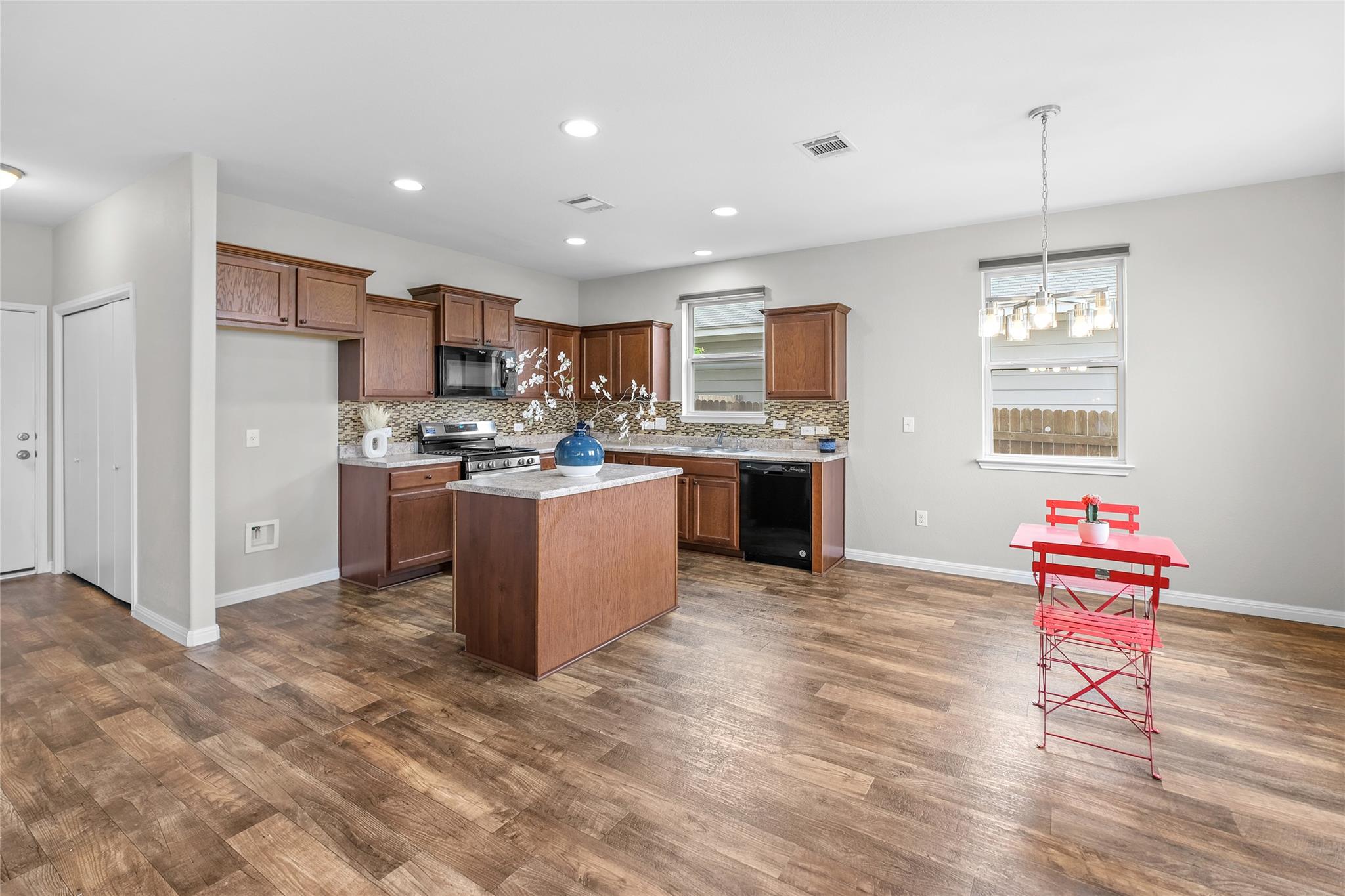 139 Corvid Dr, Buda, TX 78610