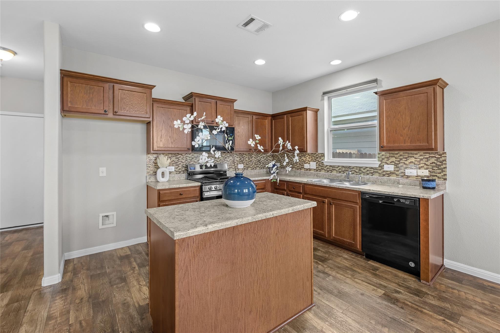139 Corvid Dr, Buda, TX 78610